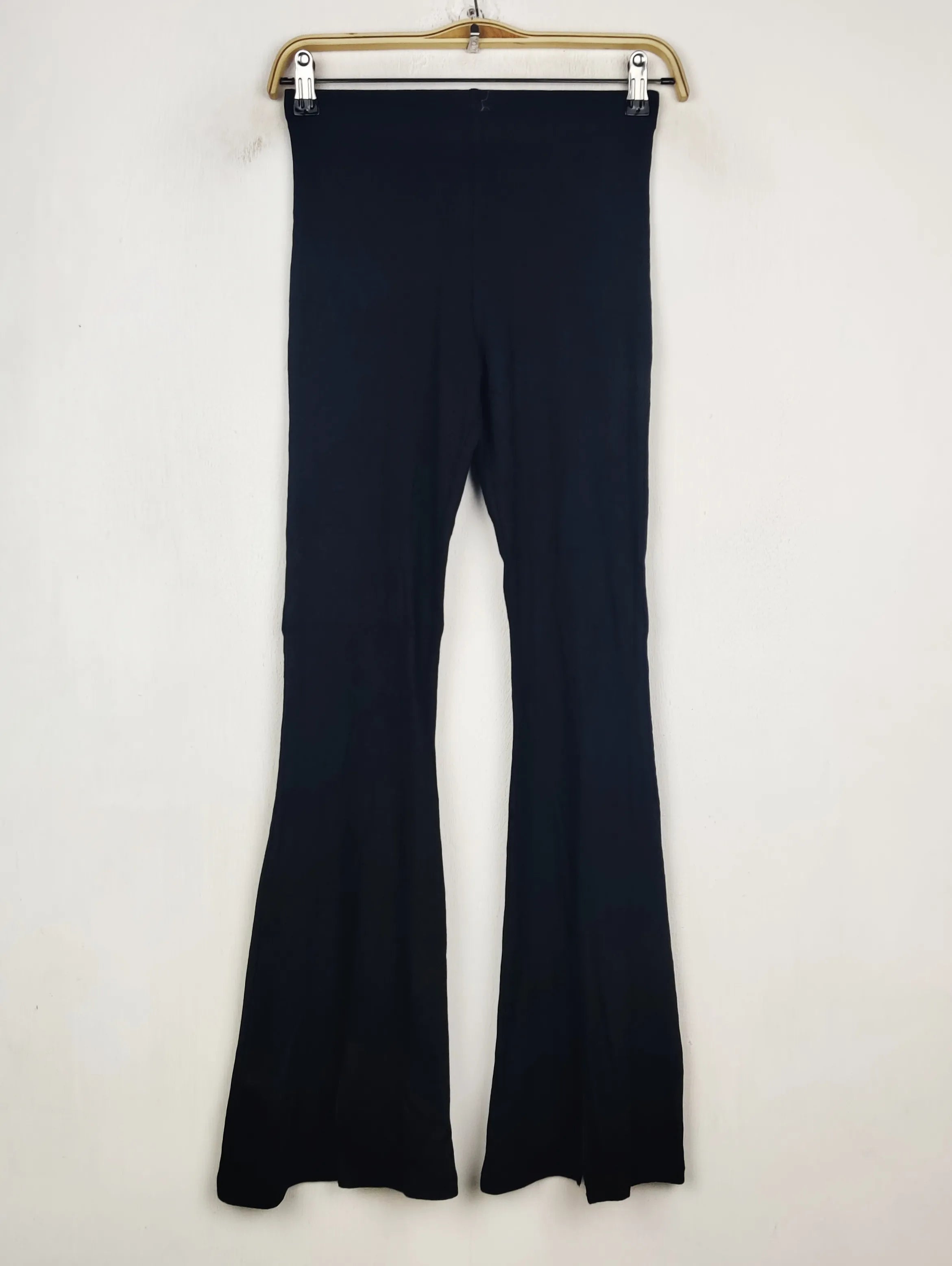 Buy online pre-used pre-loved 100% authentic & Original branded Unknown Brand (TT-3395) available in Pakistan. Top international brands avilable.