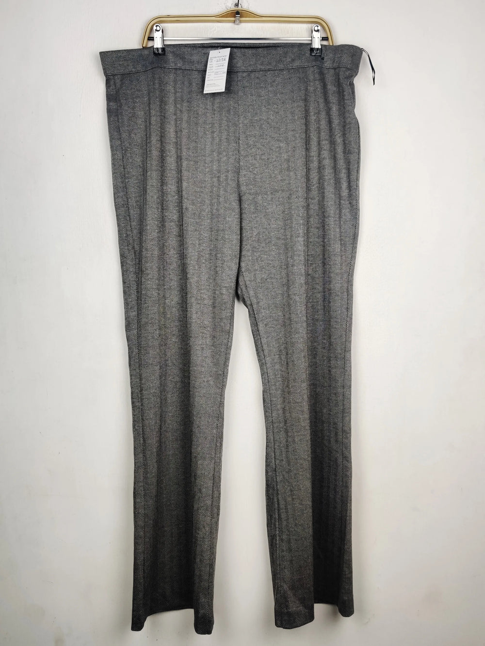 Buy online pre-used pre-loved 100% authentic & Original branded Marks & Spencer (TT-3398) available in Pakistan. Top international brands avilable.