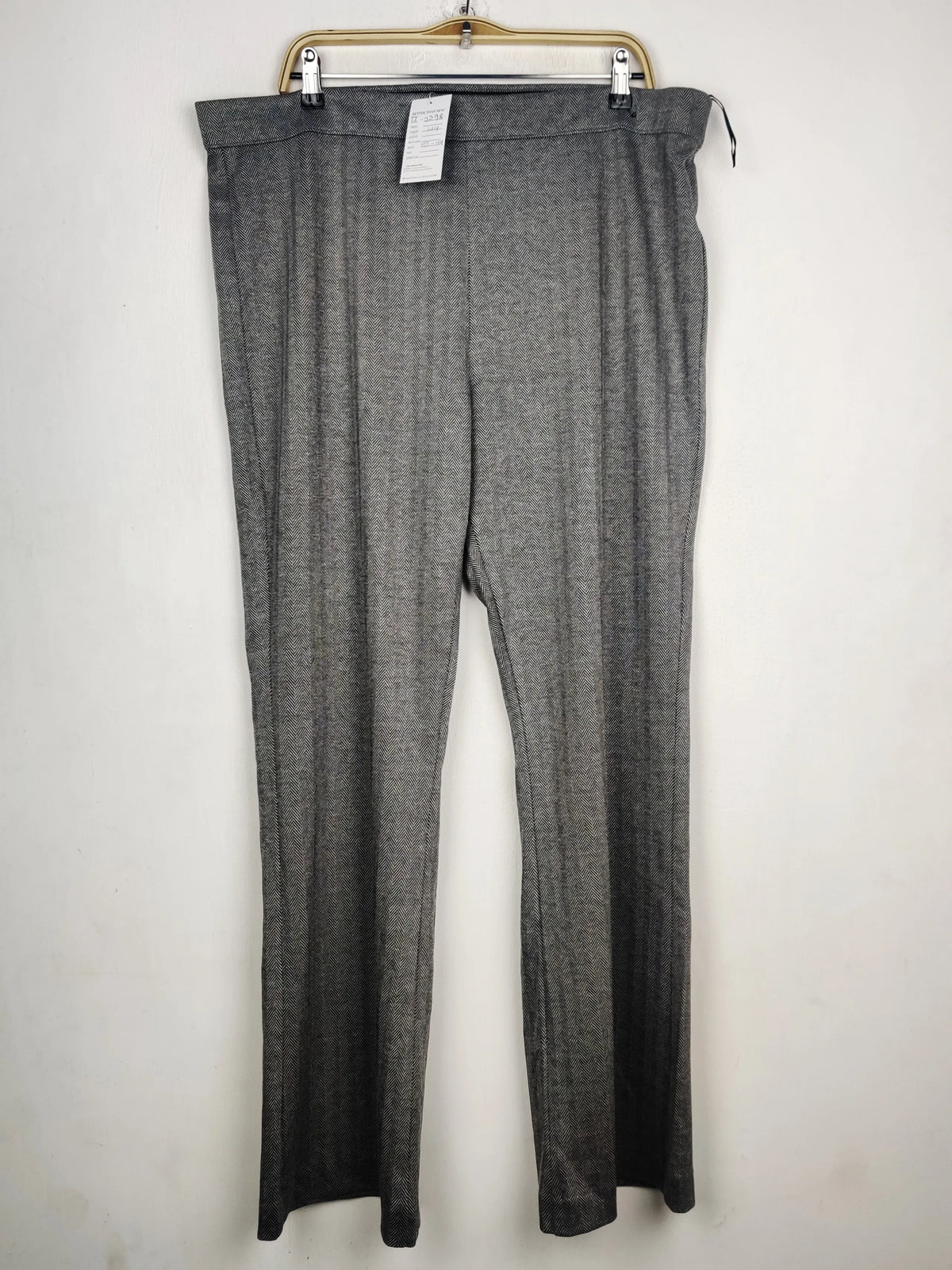 Buy online pre-used pre-loved 100% authentic & Original branded Marks & Spencer (TT-3398) available in Pakistan. Top international brands avilable.