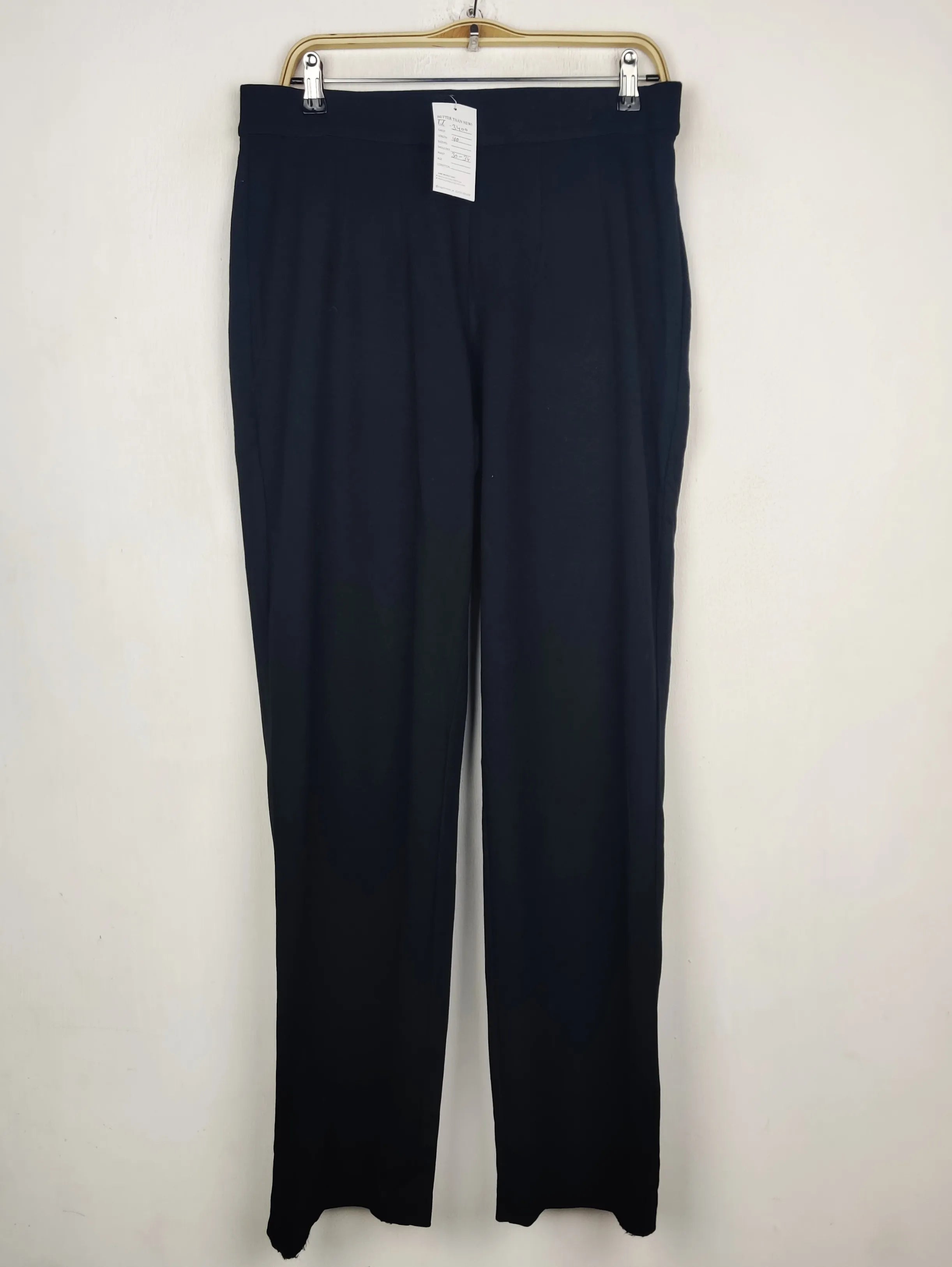 Buy online pre-used pre-loved 100% authentic & Original branded Marks & Spencer (TT-3400) available in Pakistan. Top international brands avilable.