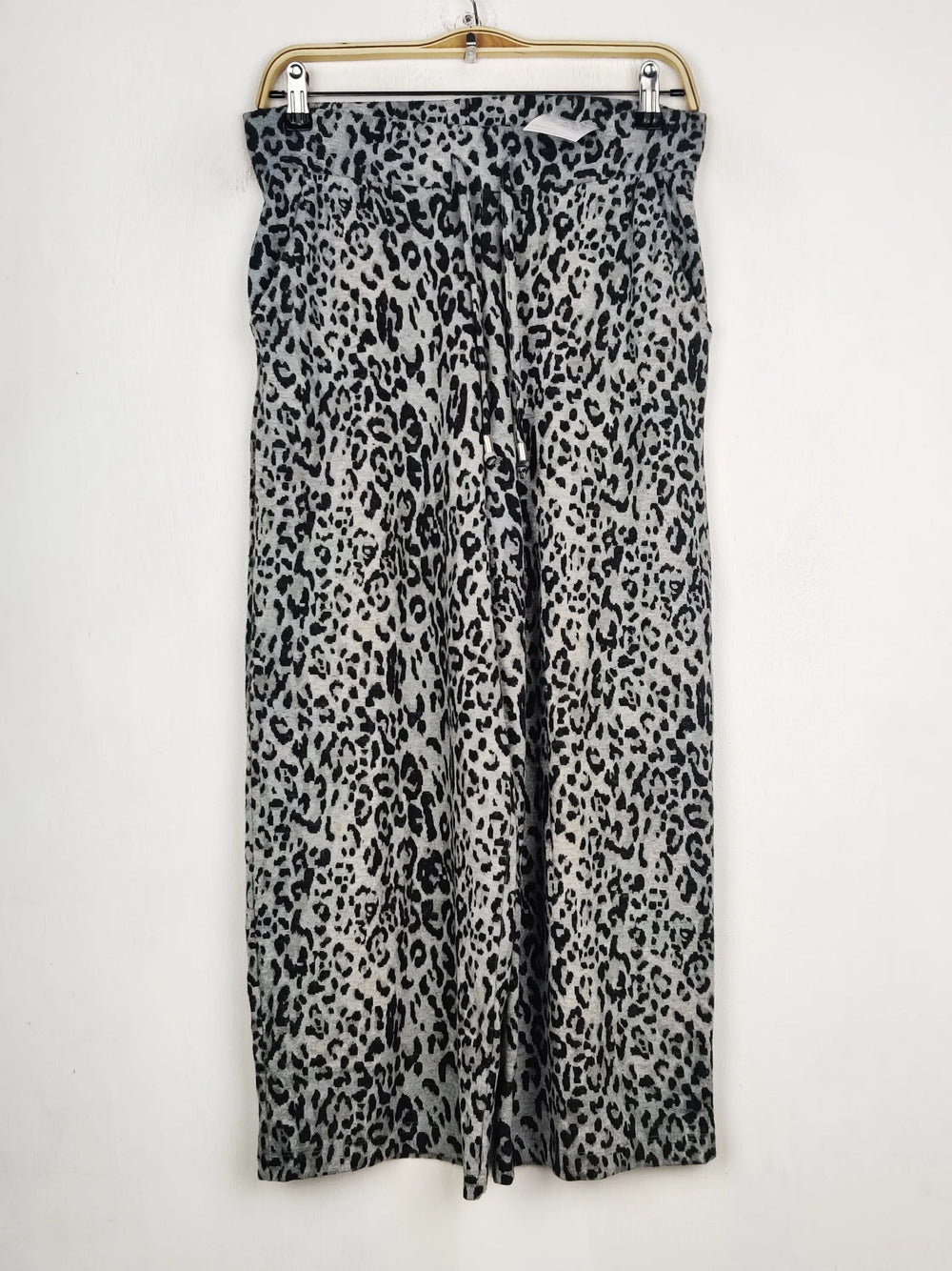 Buy online pre-used pre-loved 100% authentic & Original branded Marks & Spencer (TT-3437) available in Pakistan. Top international brands avilable.