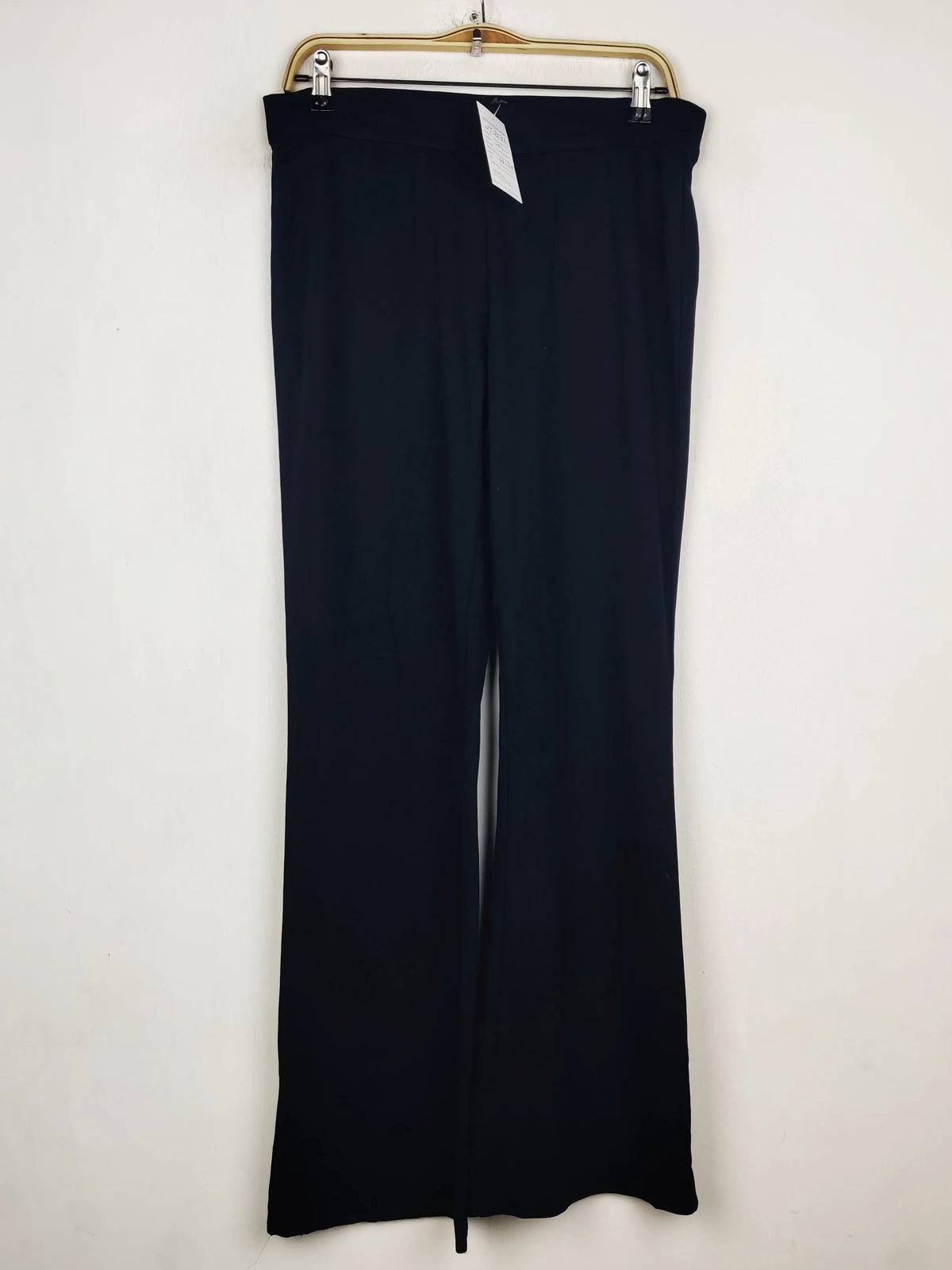 Buy online pre-used pre-loved 100% authentic & Original branded Marks & Spencer (TT-3441) available in Pakistan. Top international brands avilable.