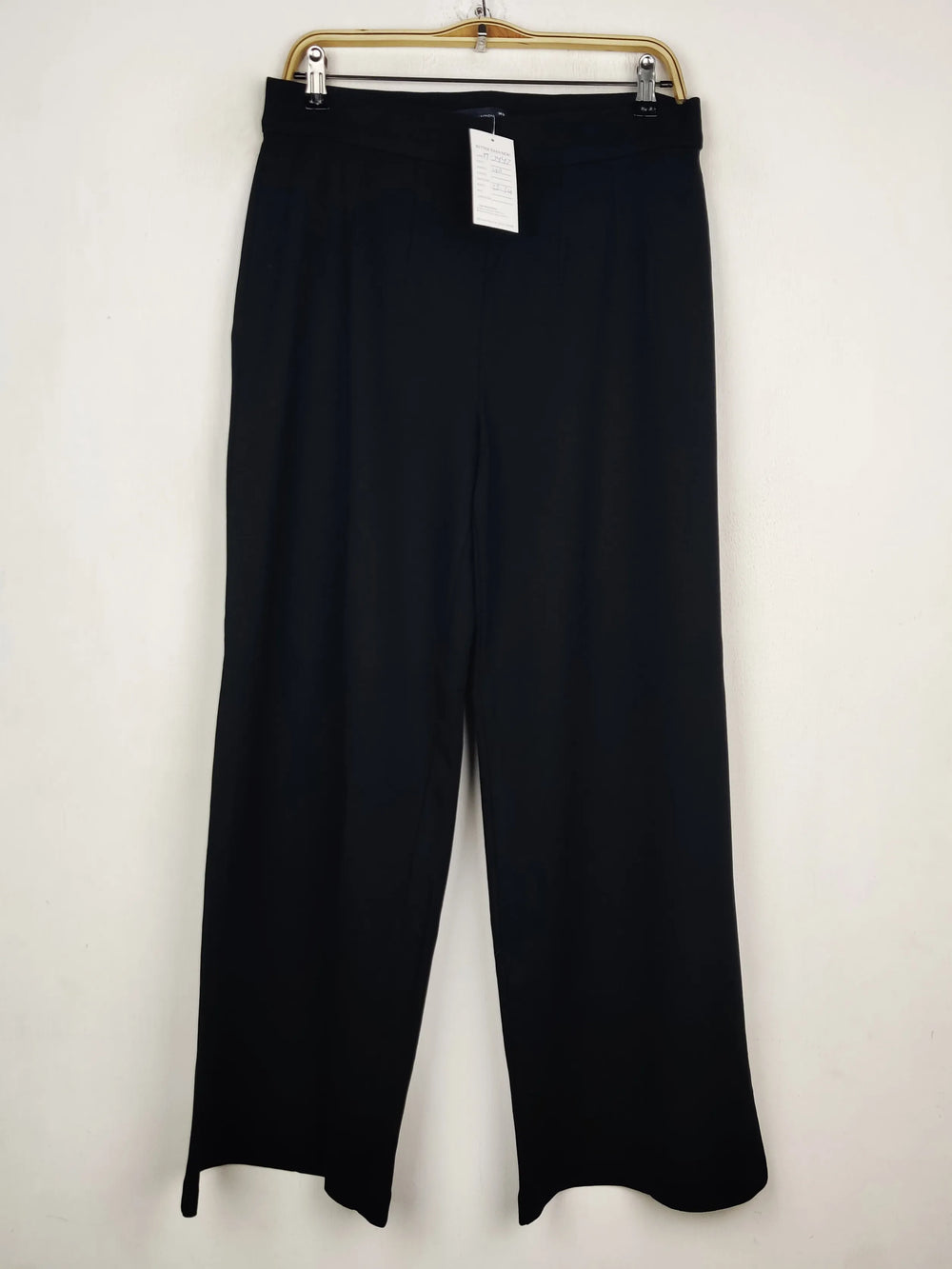 Buy online pre-used pre-loved 100% authentic & Original branded Marks & Spencer (TT-3447) available in Pakistan. Top international brands avilable.