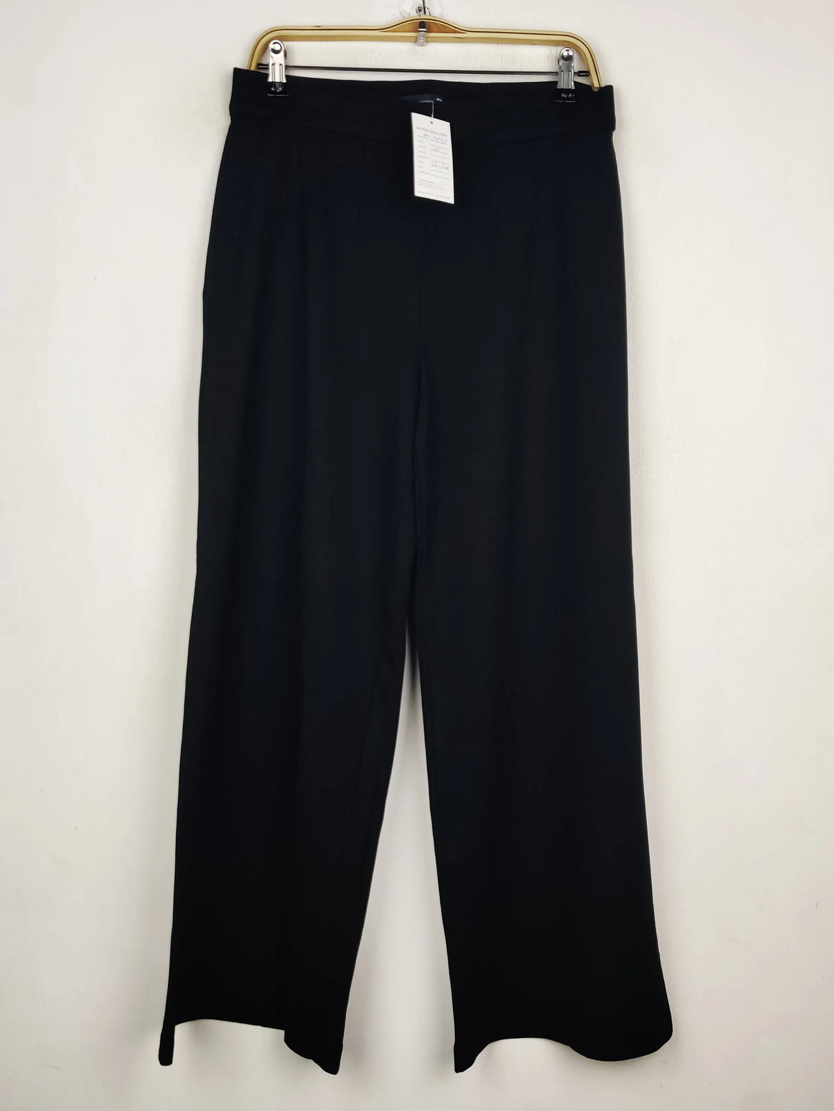 Buy online pre-used pre-loved 100% authentic & Original branded Marks & Spencer (TT-3447) available in Pakistan. Top international brands avilable.