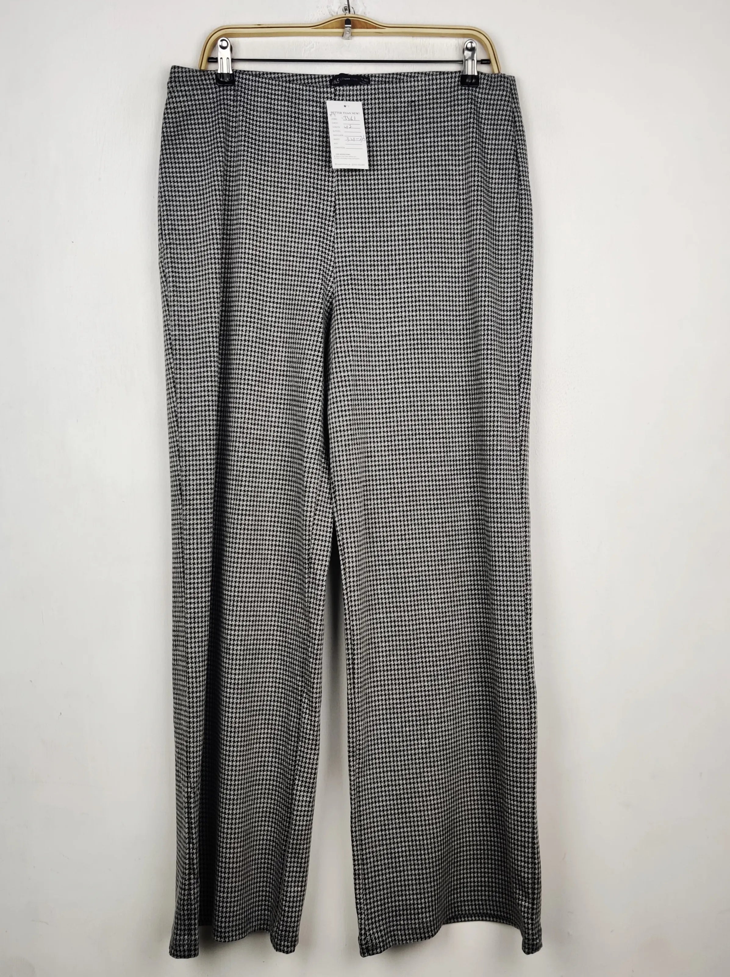 Buy online pre-used pre-loved 100% authentic & Original branded Marks & Spencer (TT-3461) available in Pakistan. Top international brands avilable.