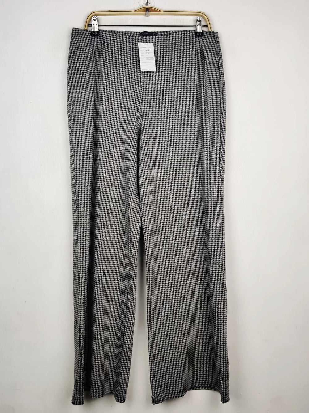 Buy online pre-used pre-loved 100% authentic & Original branded Marks & Spencer (TT-3461) available in Pakistan. Top international brands avilable.
