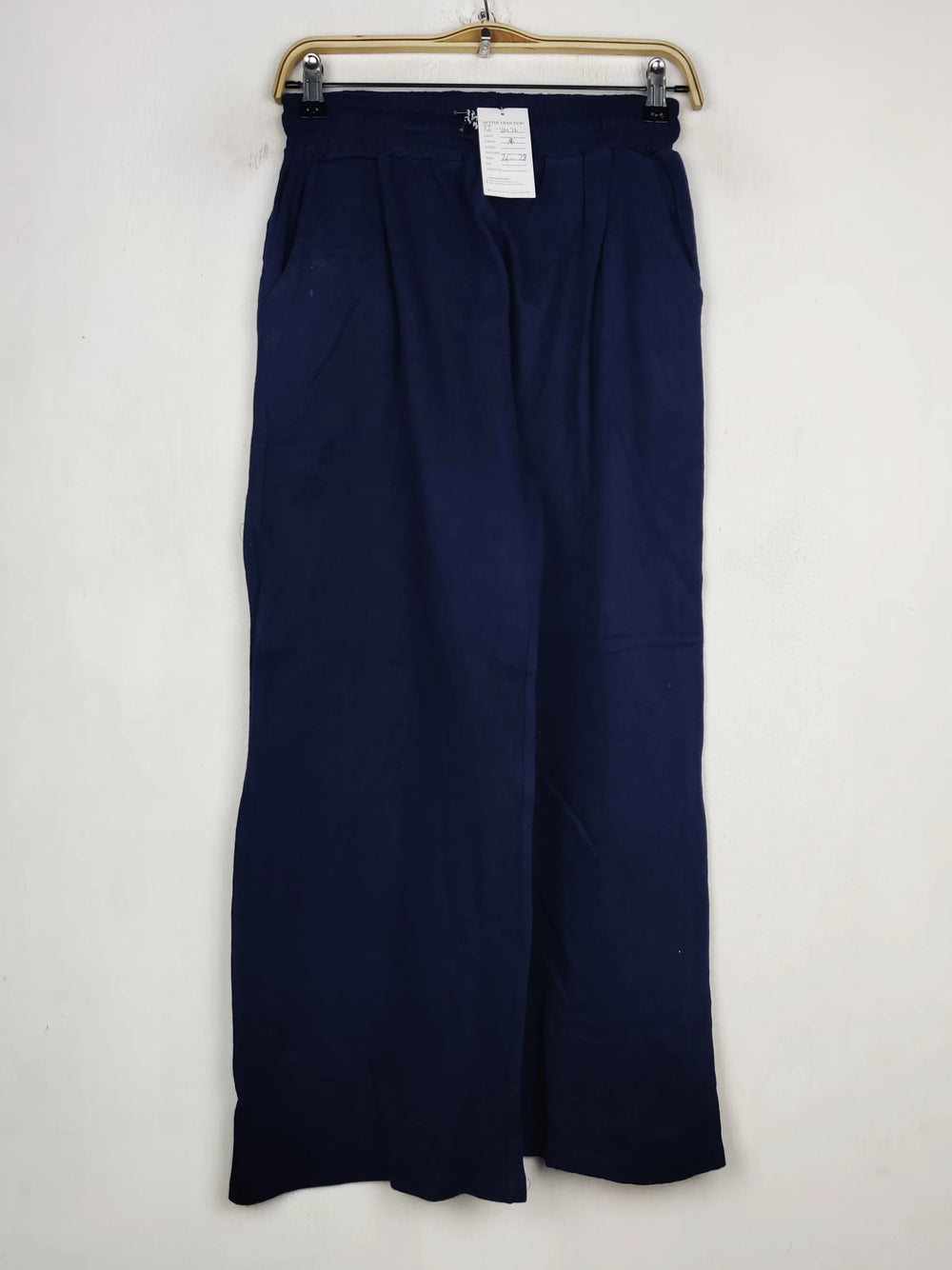 Buy online pre-used pre-loved 100% authentic & Original branded Unknown Brand (TT-3476) available in Pakistan. Top international brands avilable.