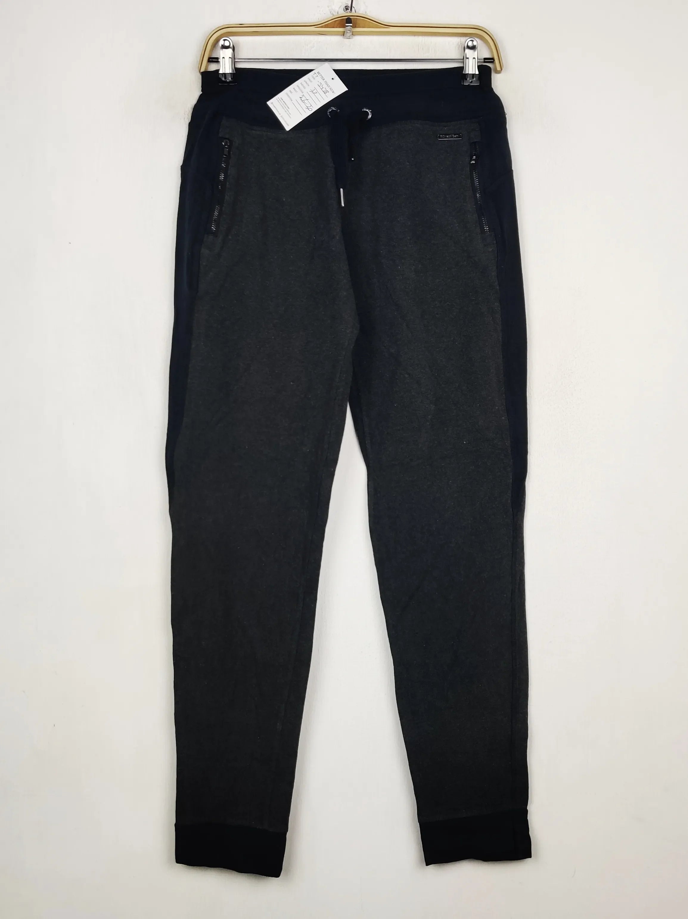 Buy online pre-used pre-loved 100% authentic & Original branded Sweaty Betty (TT-3478) available in Pakistan. Top international brands avilable.