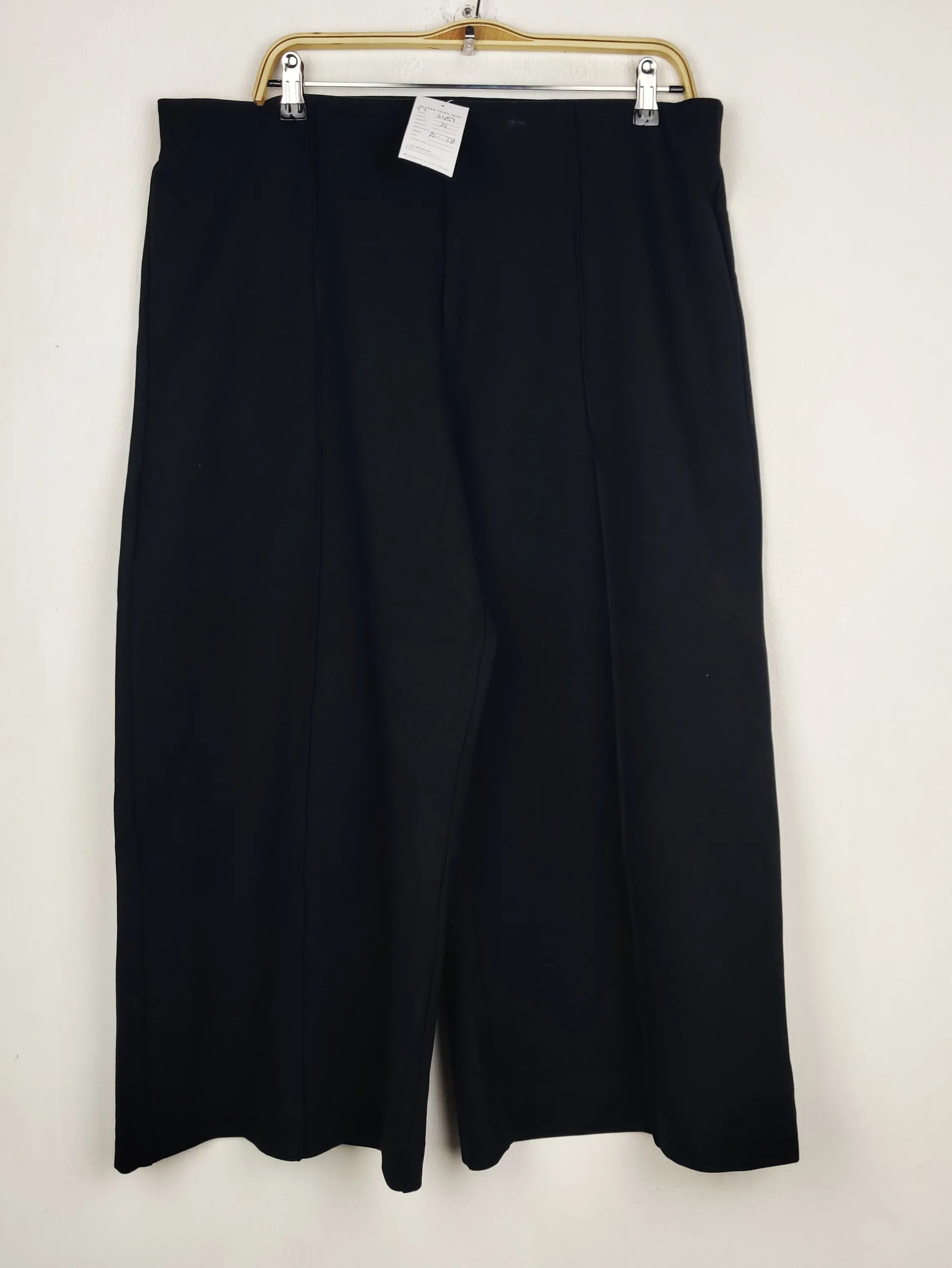 Buy online pre-used pre-loved 100% authentic & Original branded Marks & Spencer (TT-3489) available in Pakistan. Top international brands avilable.