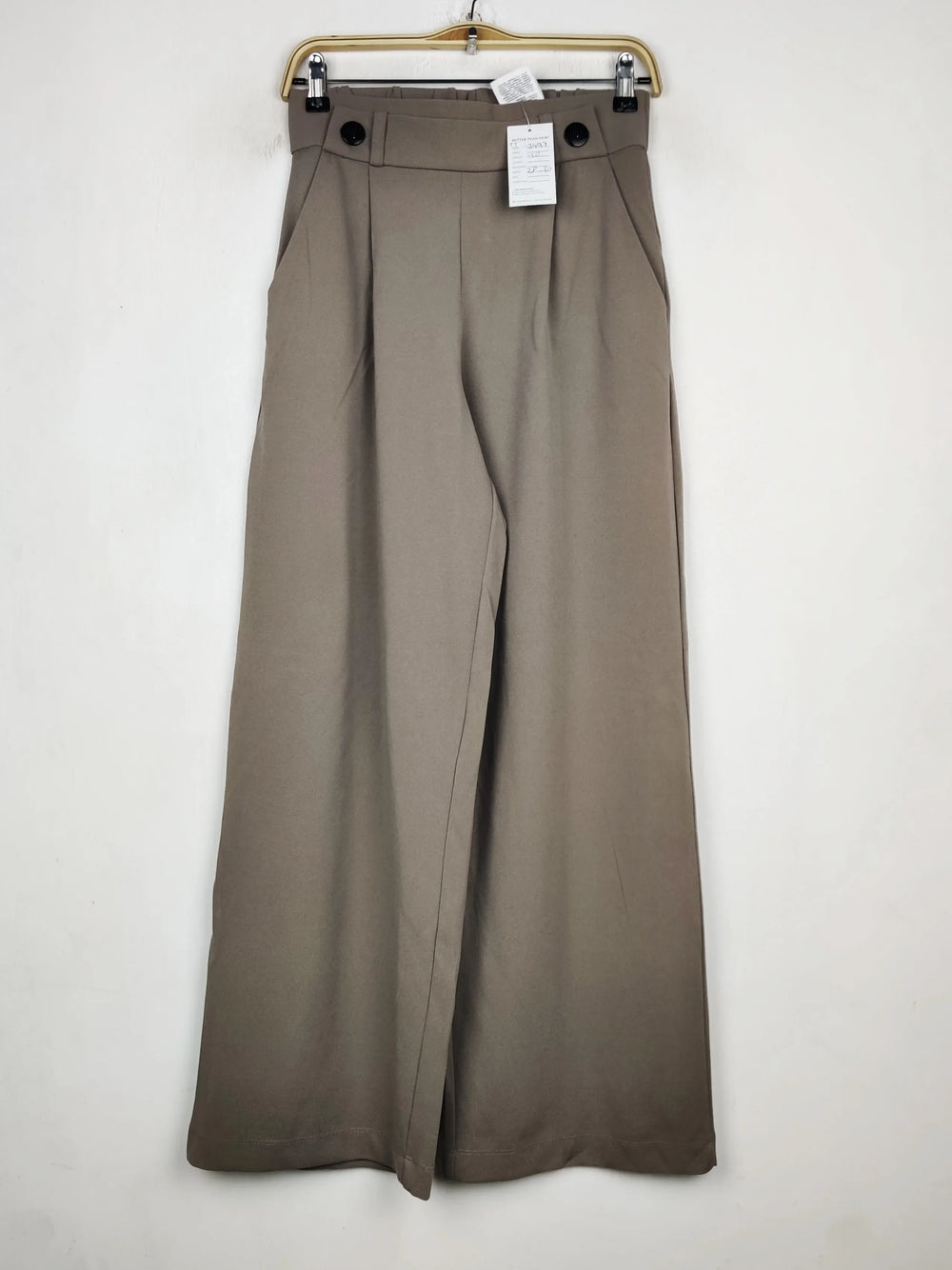 Buy online pre-used pre-loved 100% authentic & Original branded Jdy (TT-3497) available in Pakistan. Top international brands avilable.
