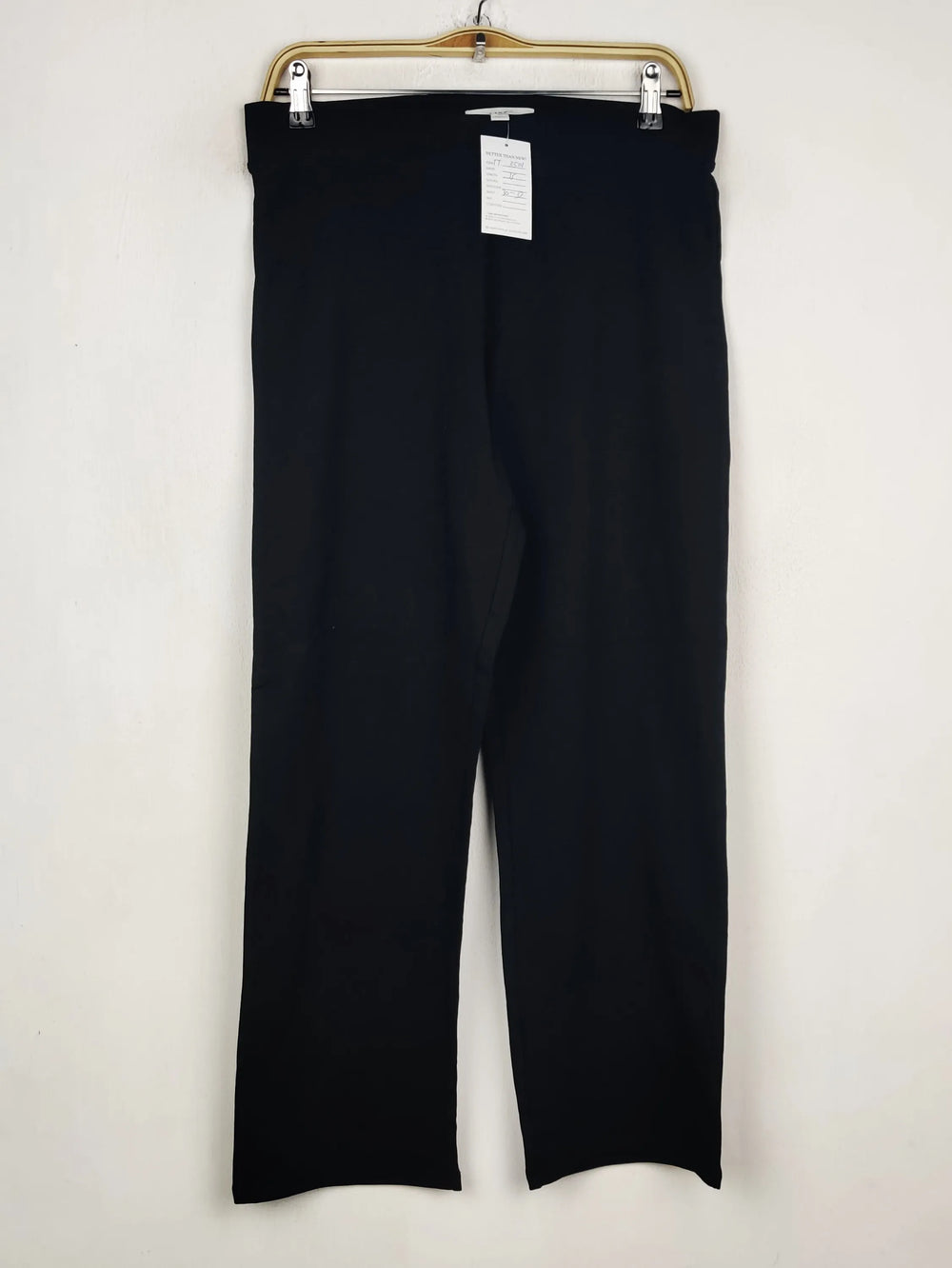 Buy online pre-used pre-loved 100% authentic & Original branded Marks & Spencer (TT-3501) available in Pakistan. Top international brands avilable.