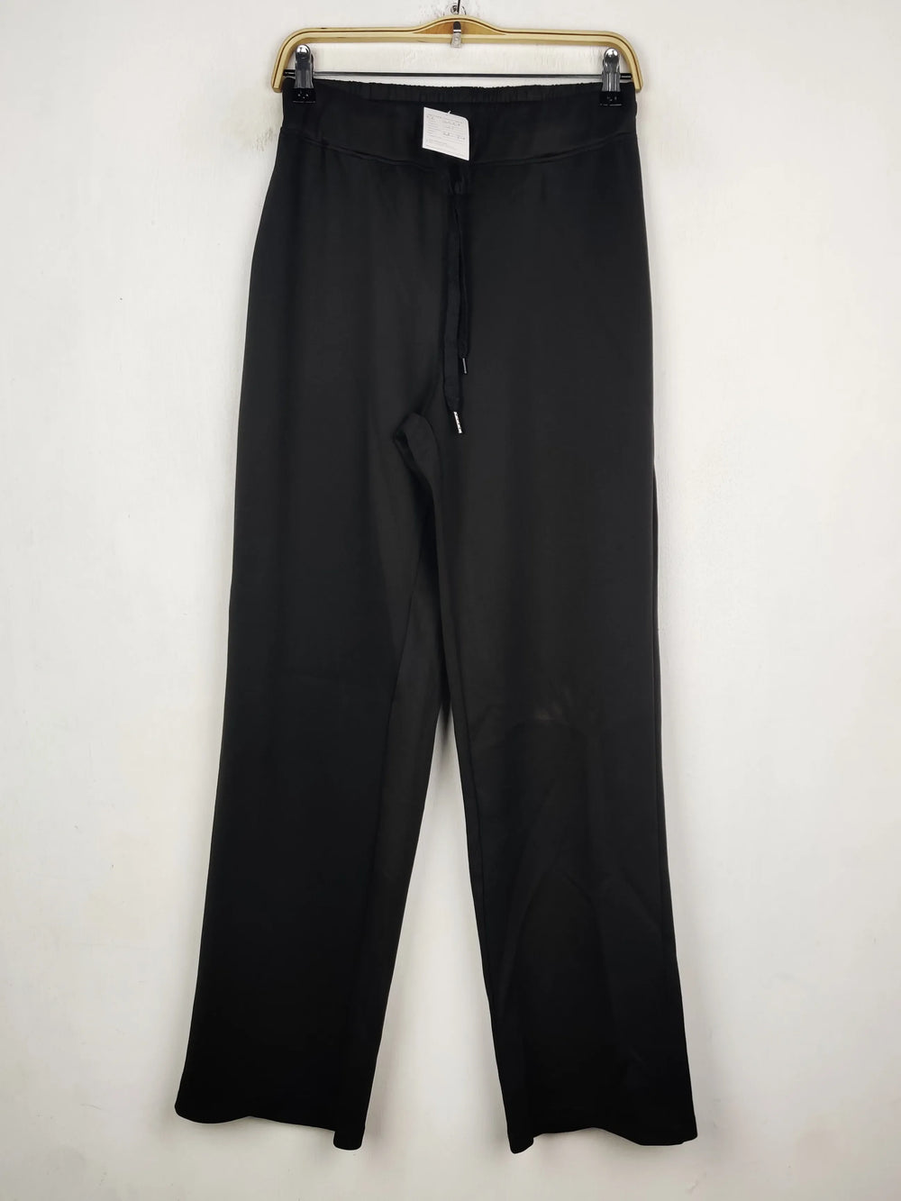 Buy online pre-used pre-loved 100% authentic & Original branded Unknown Brand (TT-3527) available in Pakistan. Top international brands avilable.