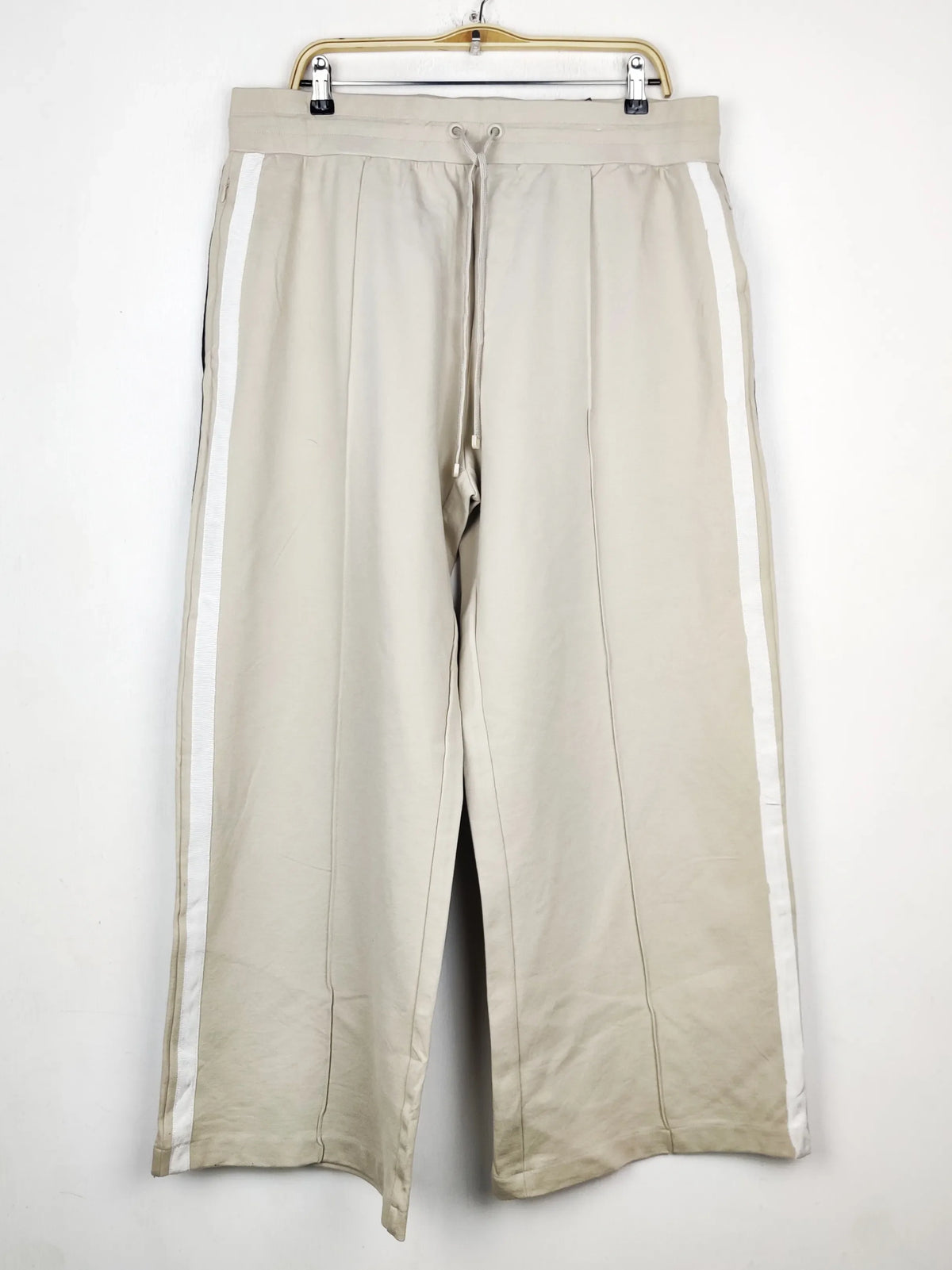 Buy online pre-used pre-loved 100% authentic & Original branded Marks & Spencer (TT-3531) available in Pakistan. Top international brands avilable.