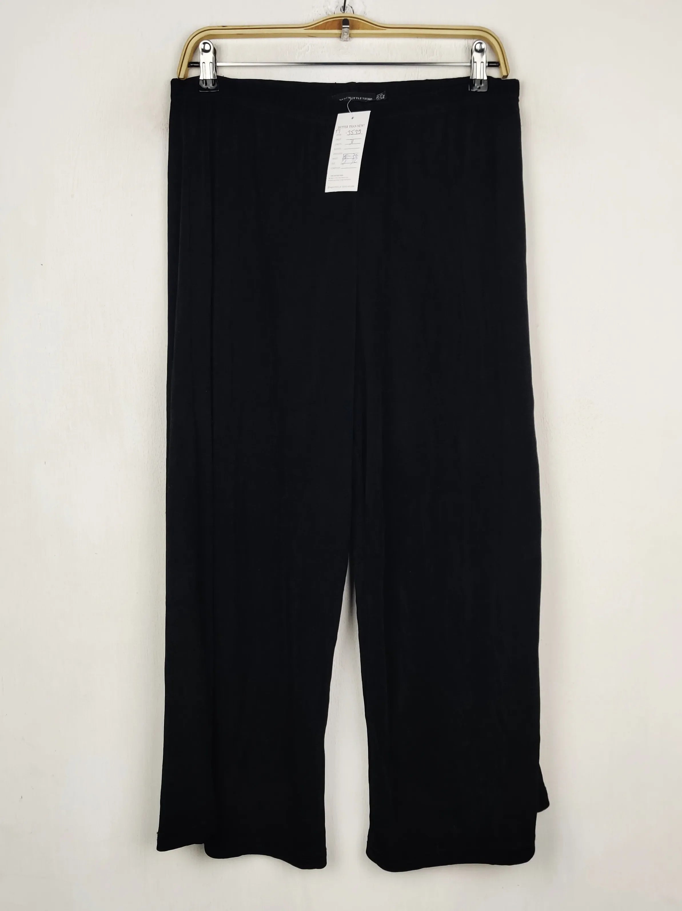 Buy online pre-used pre-loved 100% authentic & Original branded Prettylittlething (TT-3533) available in Pakistan. Top international brands avilable.