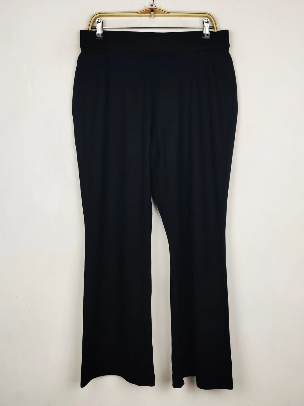 Buy online pre-used pre-loved 100% authentic & Original branded Marks & Spencer (TT-3539) available in Pakistan. Top international brands avilable.