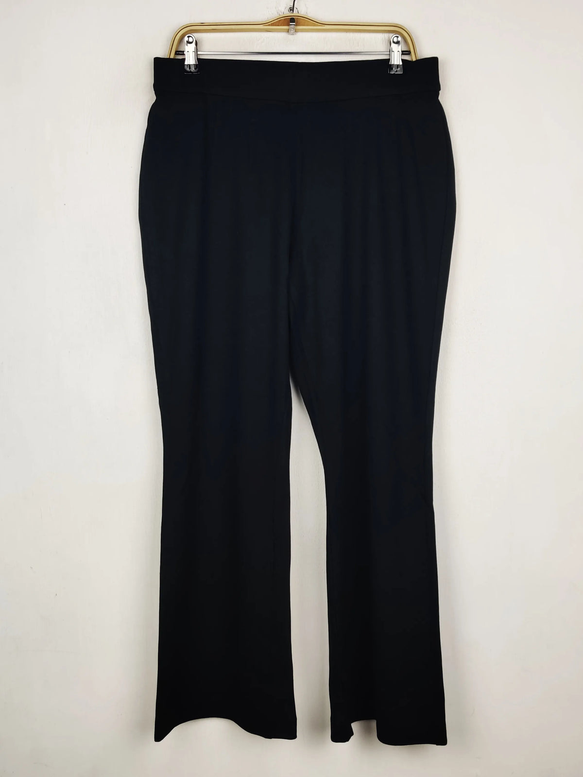 Buy online pre-used pre-loved 100% authentic & Original branded Marks & Spencer (TT-3539) available in Pakistan. Top international brands avilable.