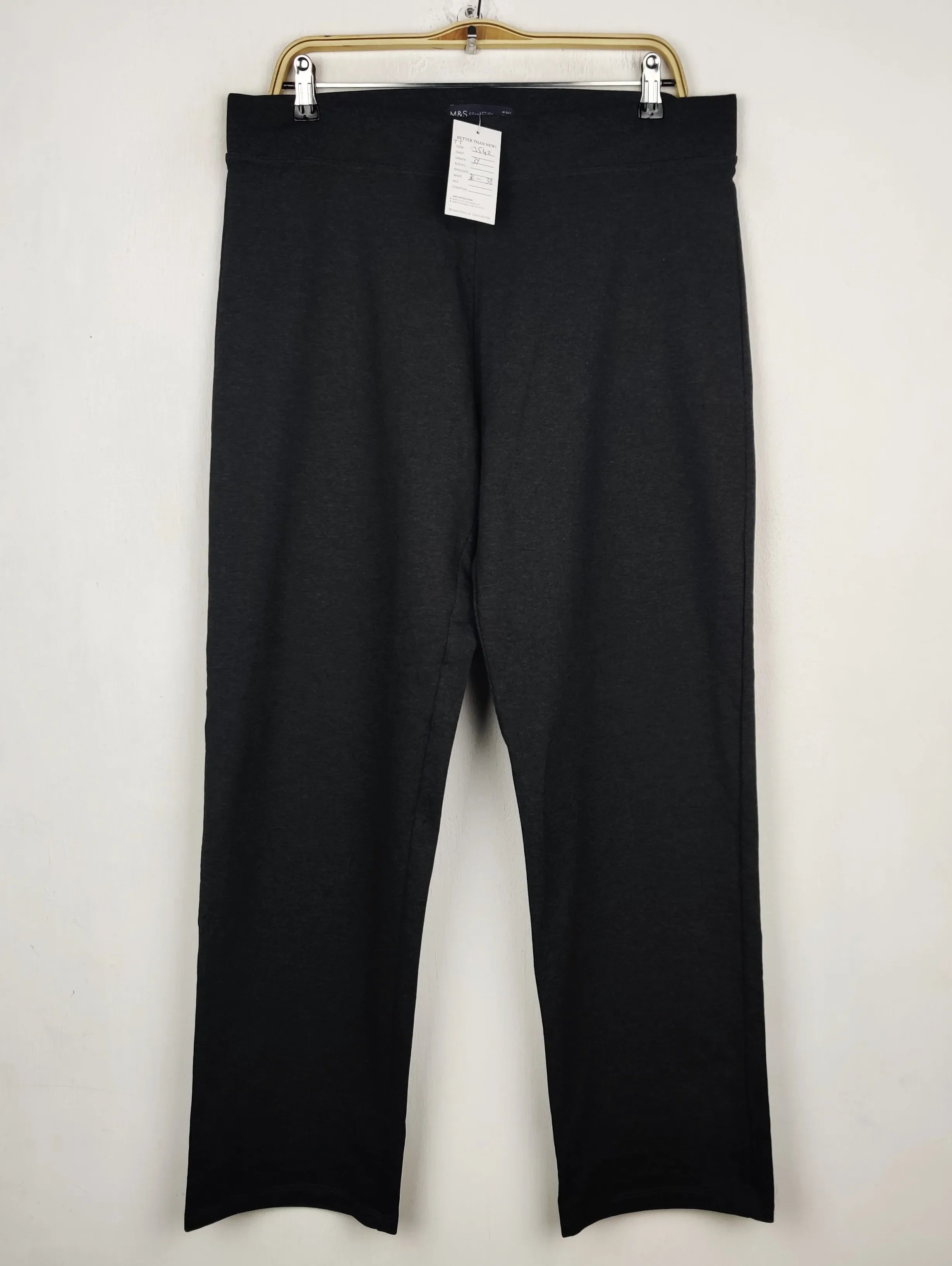 Buy online pre-used pre-loved 100% authentic & Original branded Marks & Spencer (TT-3542) available in Pakistan. Top international brands avilable.