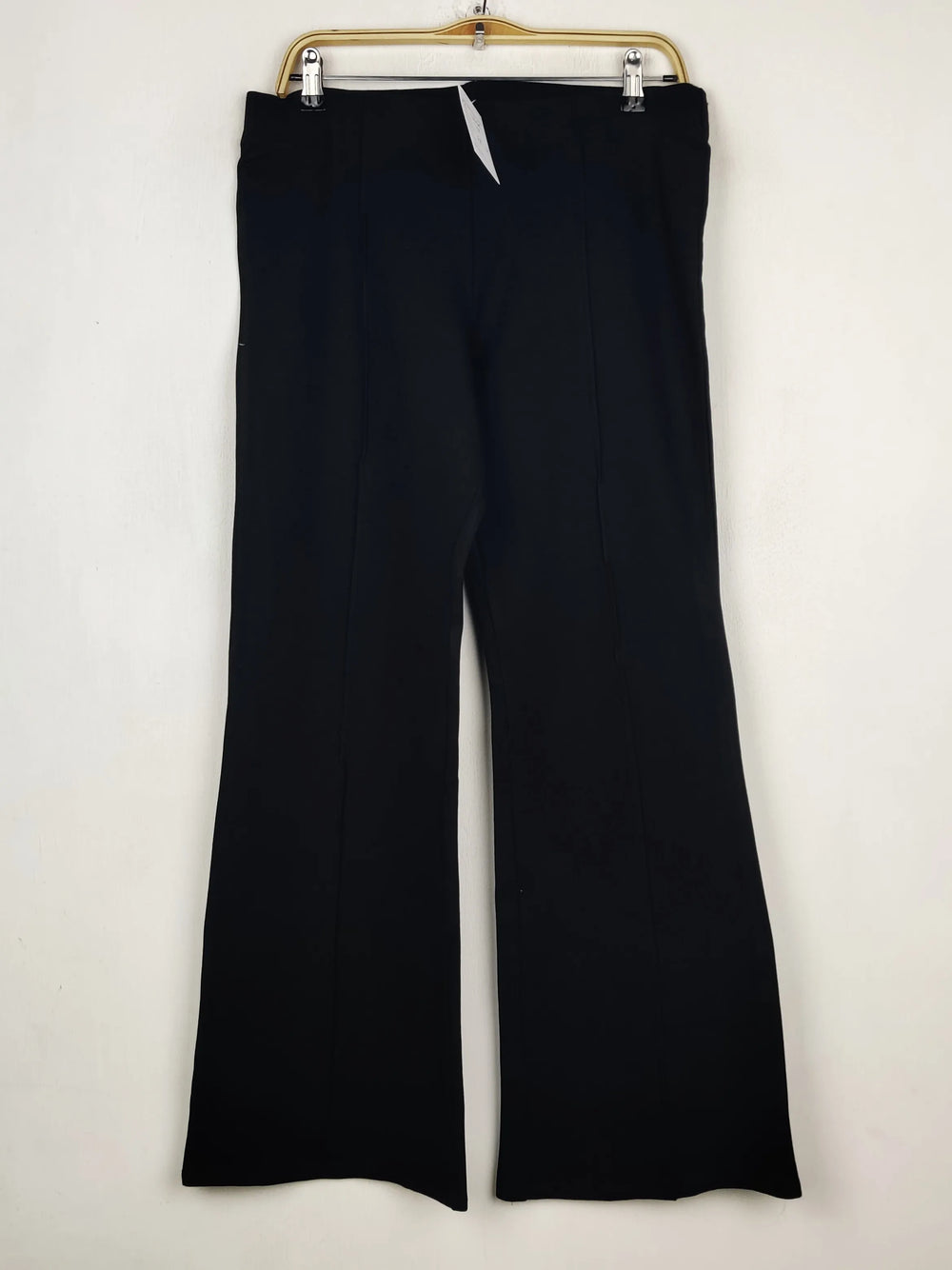 Buy online pre-used pre-loved 100% authentic & Original branded Primark (TT-3556) available in Pakistan. Top international brands avilable.