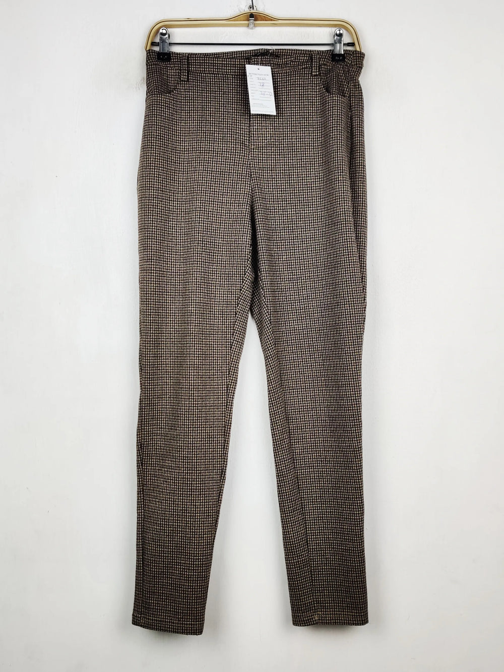 Buy online pre-used pre-loved 100% authentic & Original branded Vero Moda (TT-3562) available in Pakistan. Top international brands avilable.