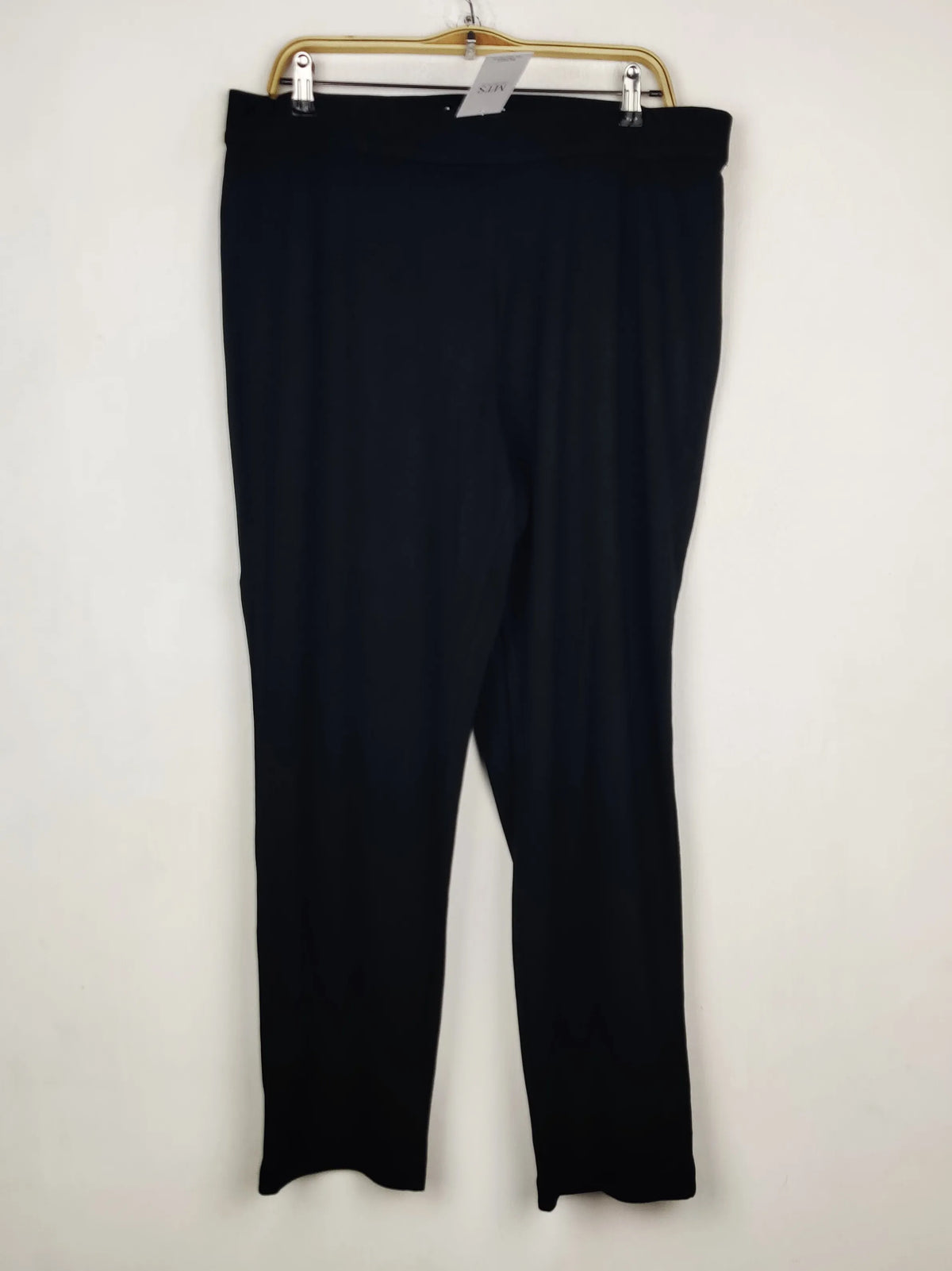 Buy online pre-used pre-loved 100% authentic & Original branded Unknown Brand (TT-3565) available in Pakistan. Top international brands avilable.