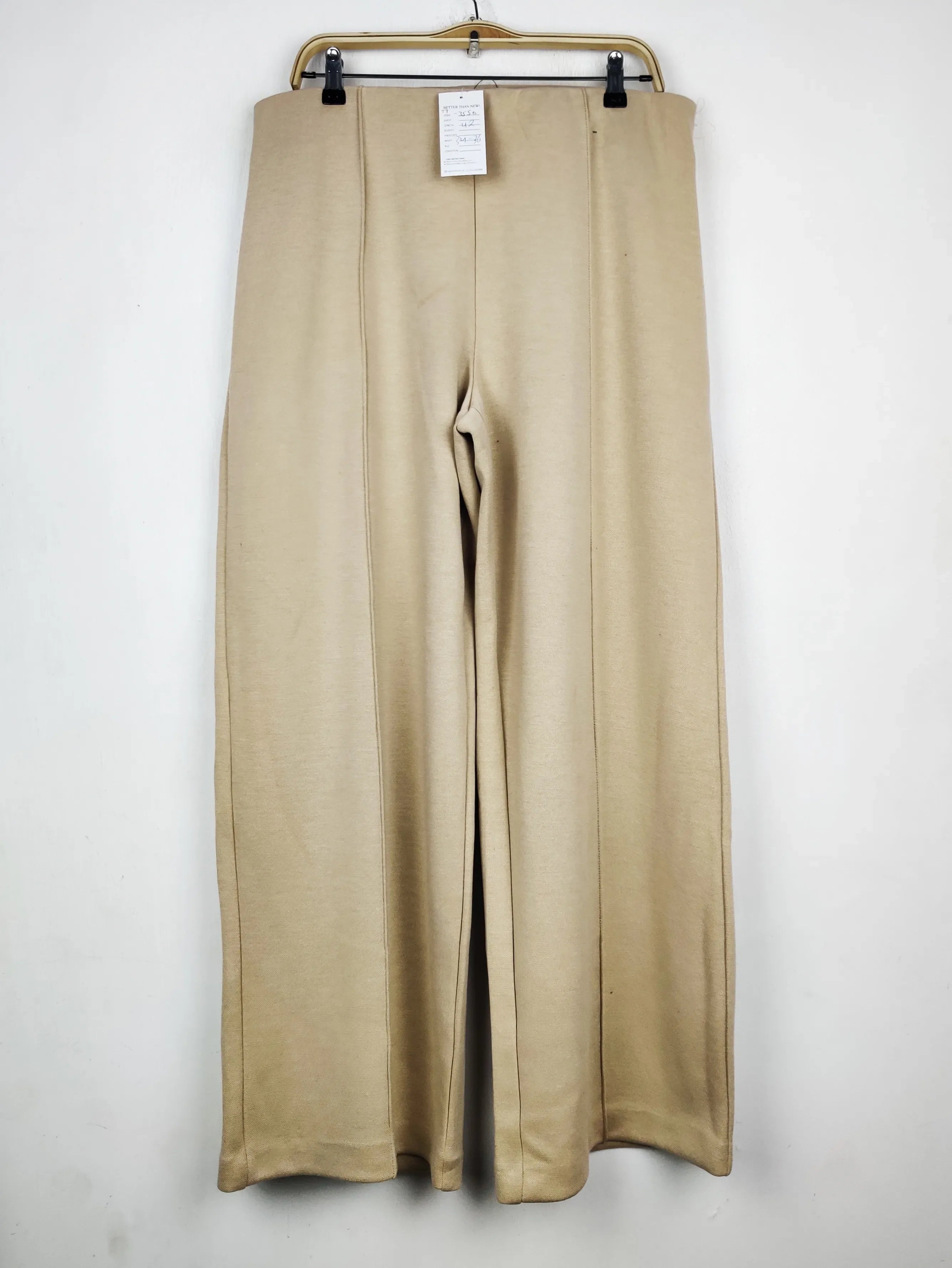 Buy online pre-used pre-loved 100% authentic & Original branded Marks & Spencer (TT-3570) available in Pakistan. Top international brands avilable.