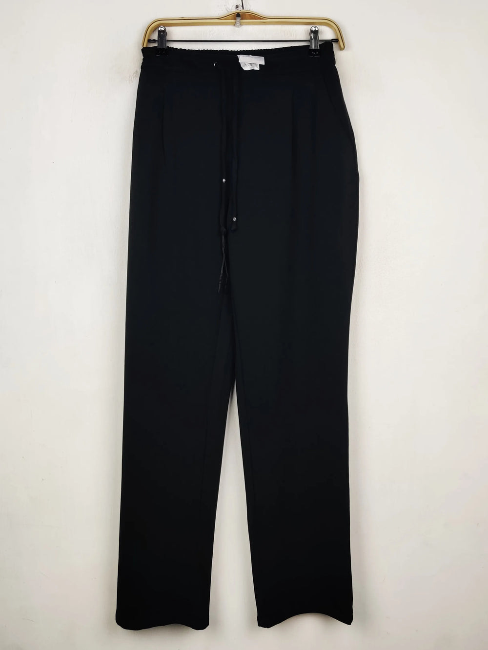 Buy online pre-used pre-loved 100% authentic & Original branded Damart (TT-3571) available in Pakistan. Top international brands avilable.