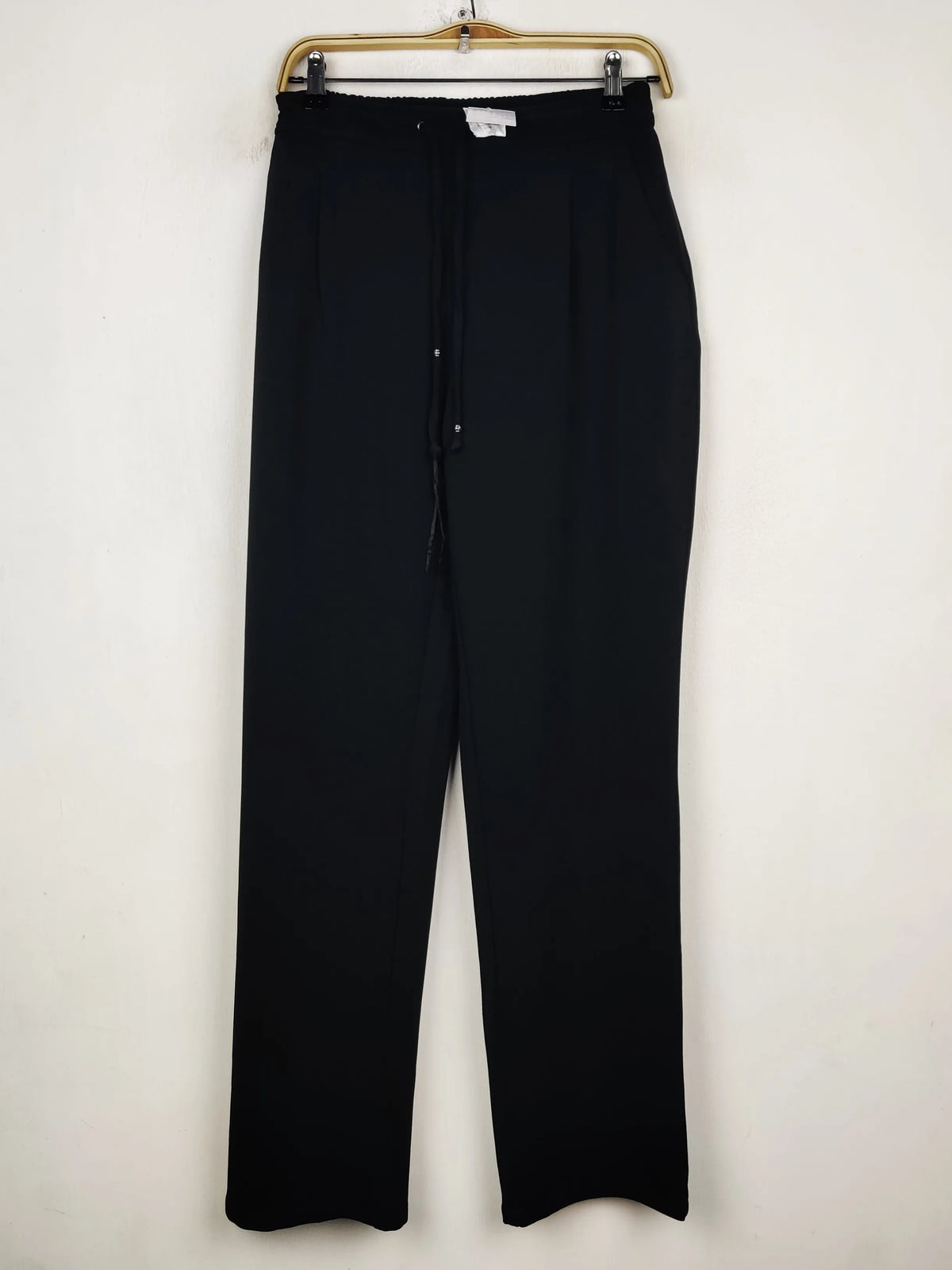 Buy online pre-used pre-loved 100% authentic & Original branded Damart (TT-3571) available in Pakistan. Top international brands avilable.