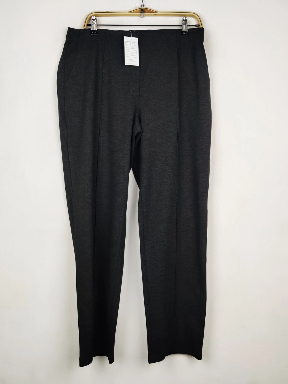Buy online pre-used pre-loved 100% authentic & Original branded Marks & Spencer (TT-3573) available in Pakistan. Top international brands avilable.