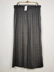 Buy online pre-used pre-loved 100% authentic & Original branded Marks & Spencer (TT-3575) available in Pakistan. Top international brands avilable.