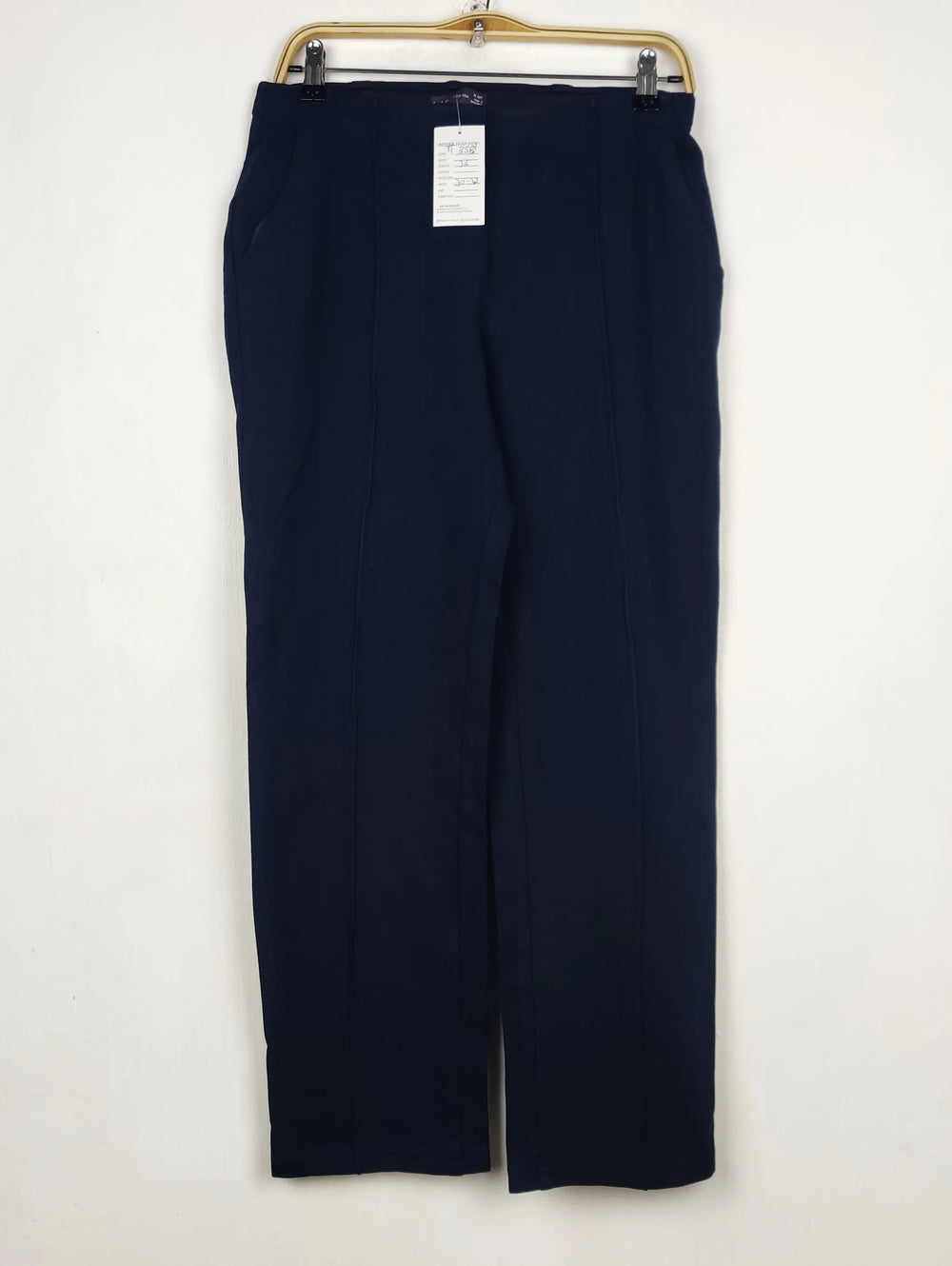 Buy online pre-used pre-loved 100% authentic & Original branded Marks & Spencer (TT-3581) available in Pakistan. Top international brands avilable.