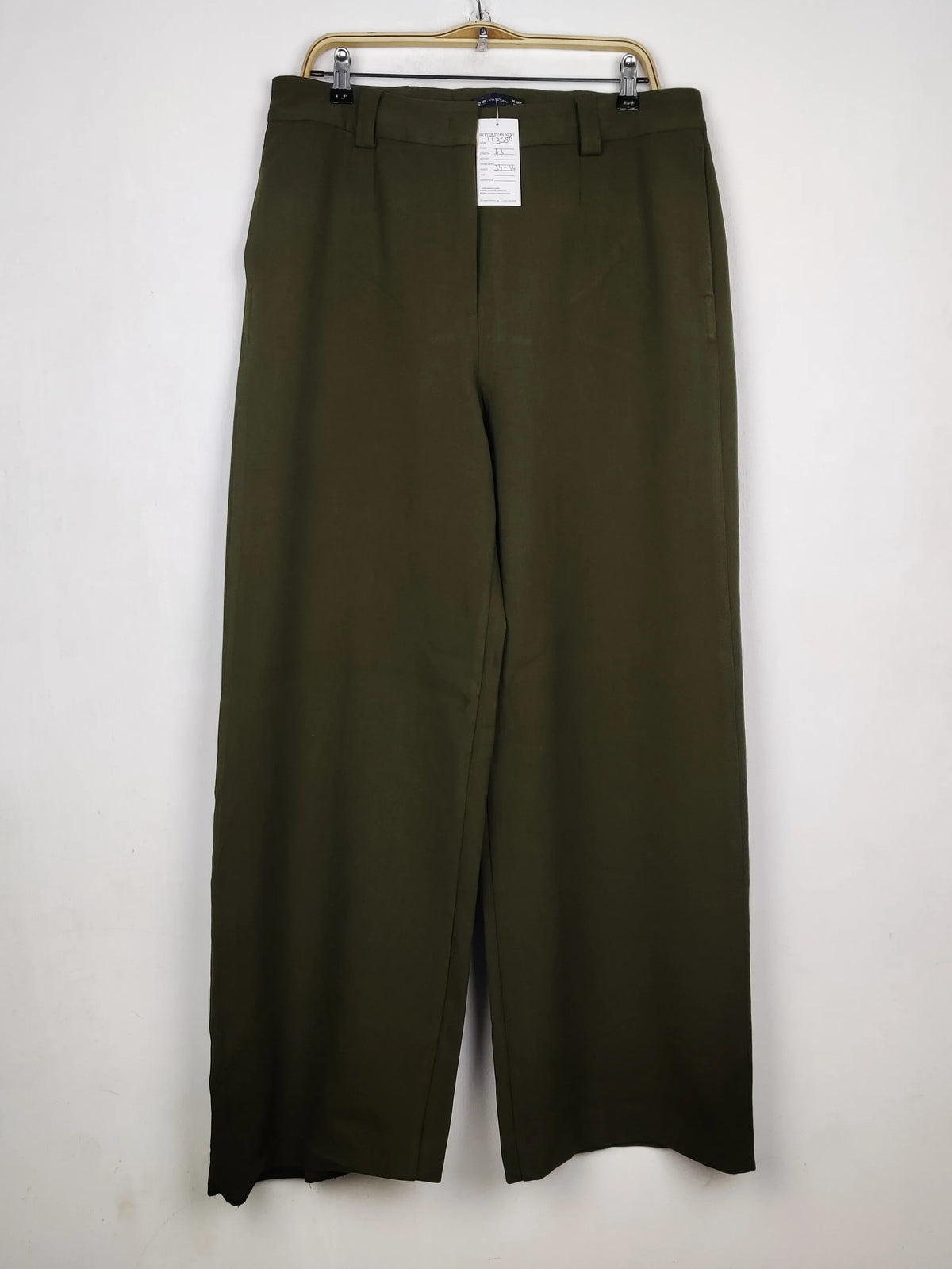 Buy online pre-used pre-loved 100% authentic & Original branded Marks & Spencer (TT-3586) available in Pakistan. Top international brands avilable.