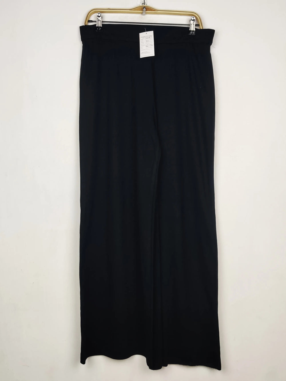 Buy online pre-used pre-loved 100% authentic & Original branded Marks & Spencer (TT-3587) available in Pakistan. Top international brands avilable.