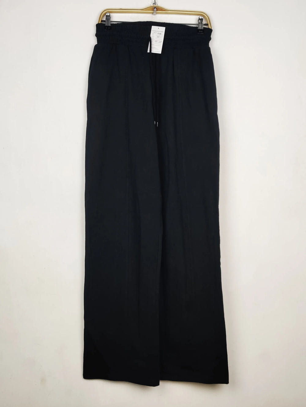 Buy online pre-used pre-loved 100% authentic & Original branded Asos (TT-3588) available in Pakistan. Top international brands avilable.
