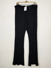Buy online pre-used pre-loved 100% authentic & Original branded H&M (TT-3592) available in Pakistan. Top international brands avilable.