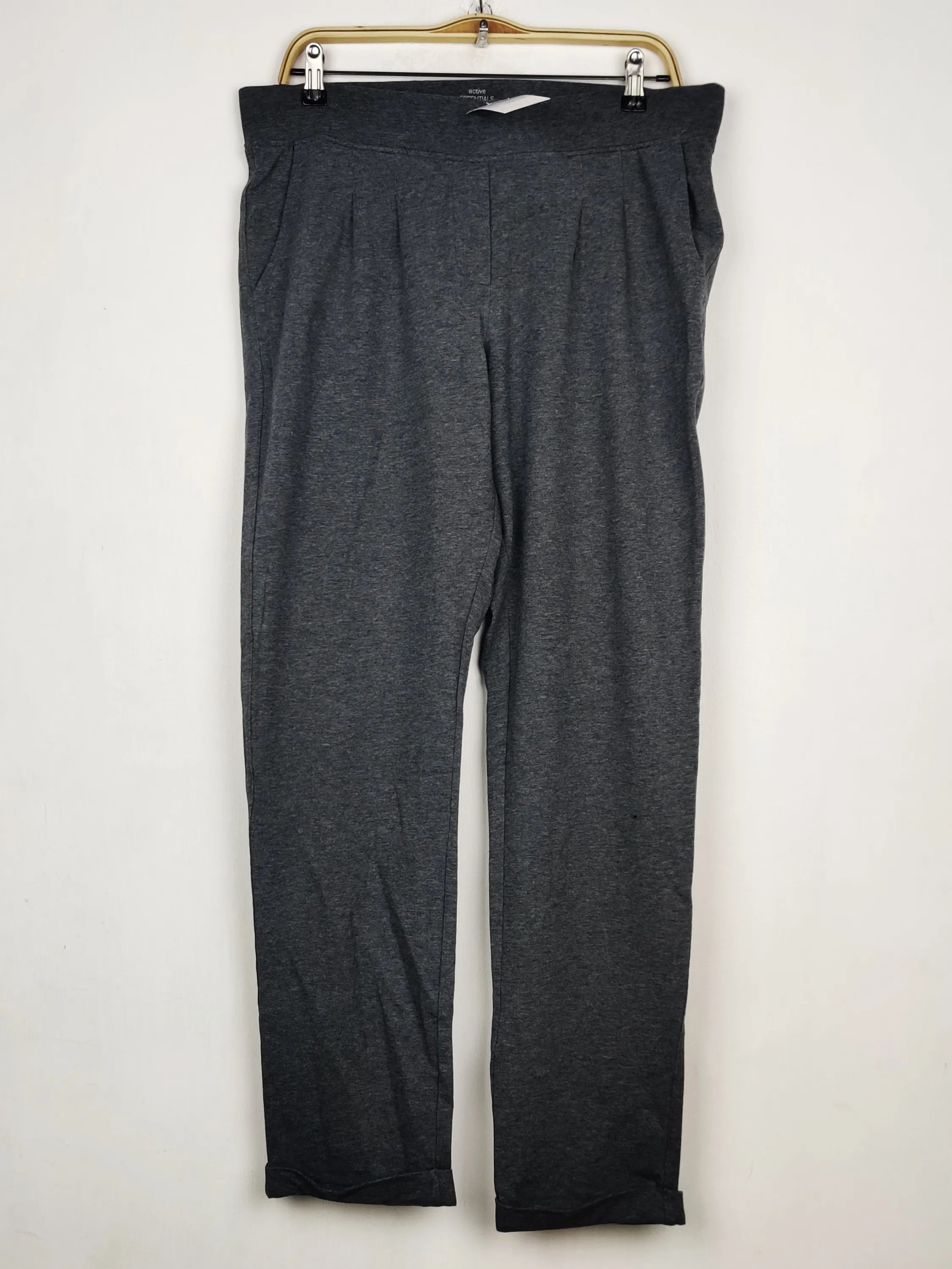 Buy online pre-used pre-loved 100% authentic & Original branded Active Essentials (TT-3595) available in Pakistan. Top international brands avilable.