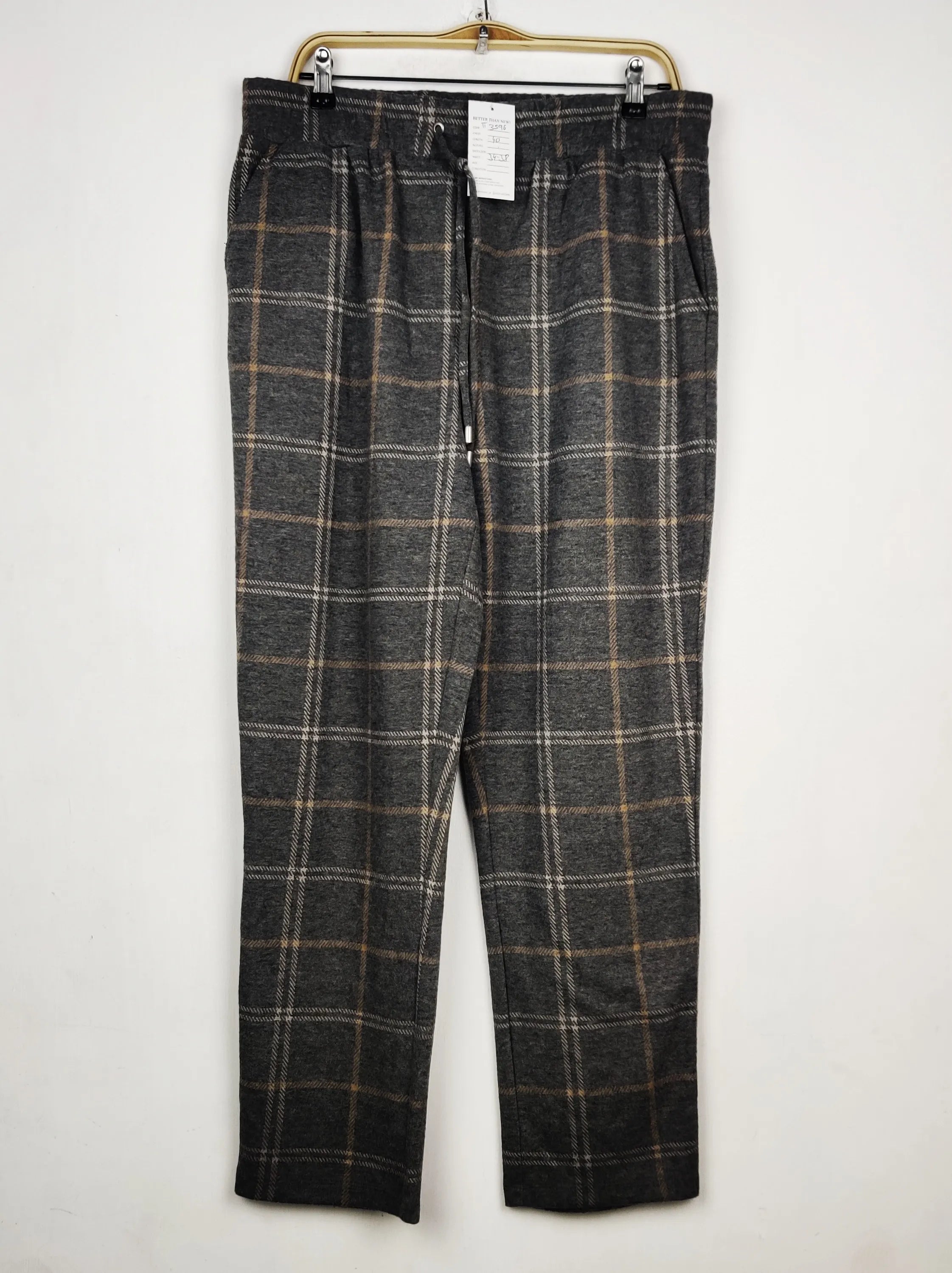 Buy online pre-used pre-loved 100% authentic & Original branded Unknown Brand (TT-3596) available in Pakistan. Top international brands avilable.