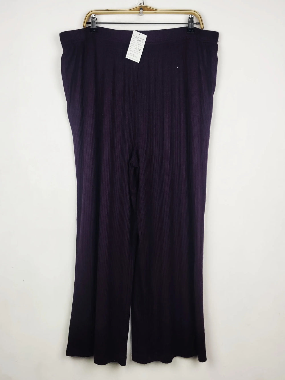 Buy online pre-used pre-loved 100% authentic & Original branded Unknown Brand (TT-3606) available in Pakistan. Top international brands avilable.