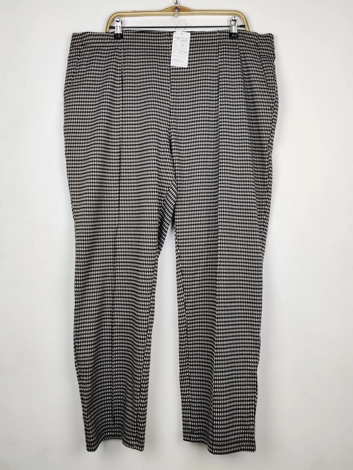 Buy online pre-used pre-loved 100% authentic & Original branded Marks & Spencer (TT-3607) available in Pakistan. Top international brands avilable.