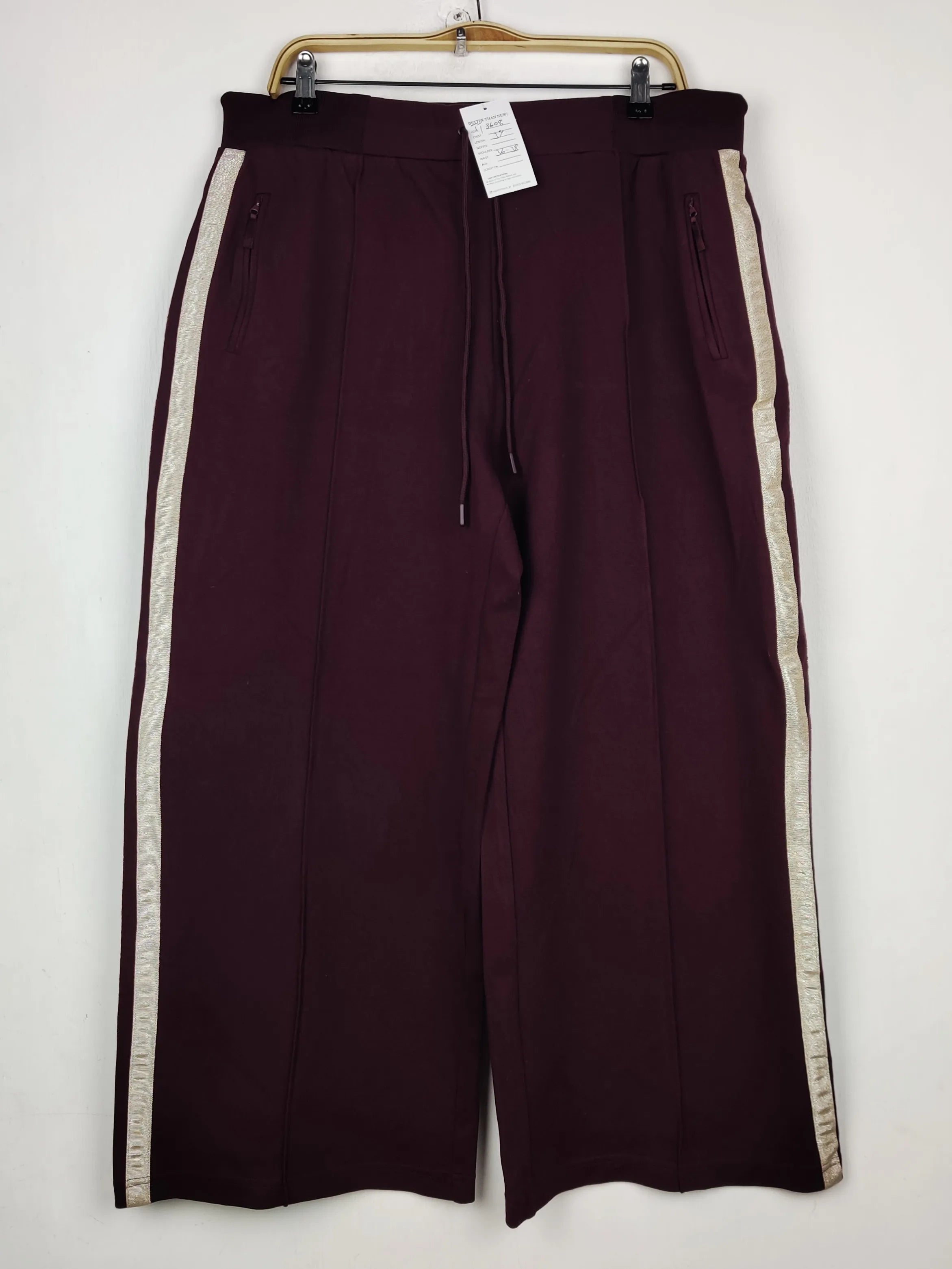 Buy online pre-used pre-loved 100% authentic & Original branded Marks & Spencer (TT-3608) available in Pakistan. Top international brands avilable.
