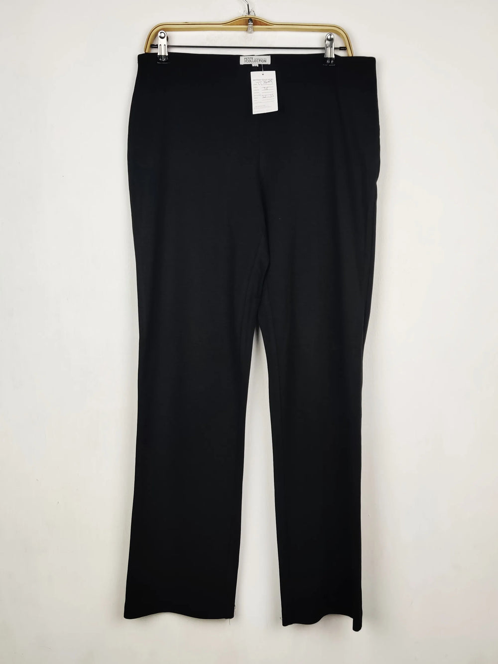 Buy online pre-used pre-loved 100% authentic & Original branded Petite (TT-3609) available in Pakistan. Top international brands avilable.