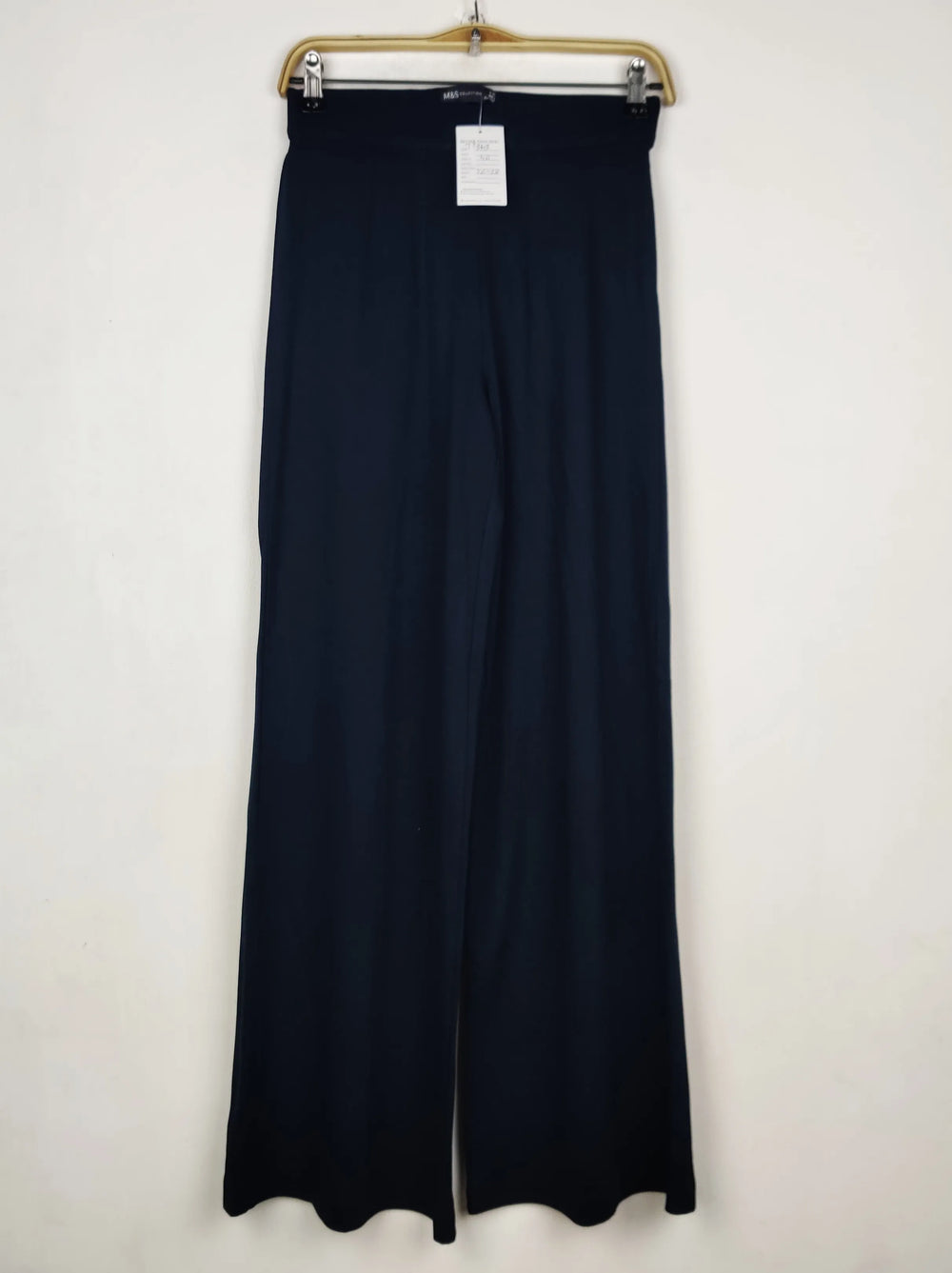 Buy online pre-used pre-loved 100% authentic & Original branded Marks & Spencer (TT-3613) available in Pakistan. Top international brands avilable.
