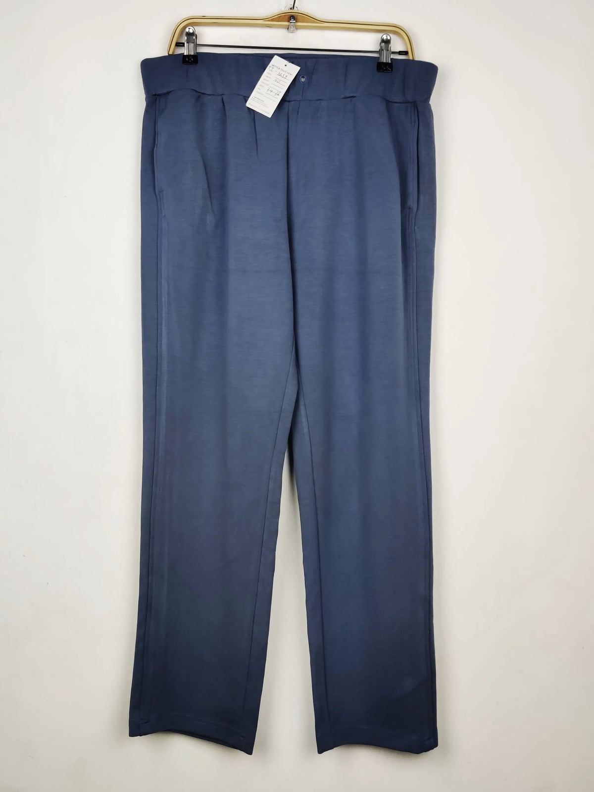 Buy online pre-used pre-loved 100% authentic & Original branded Joy Sportswear (TT-3658) available in Pakistan. Top international brands avilable.