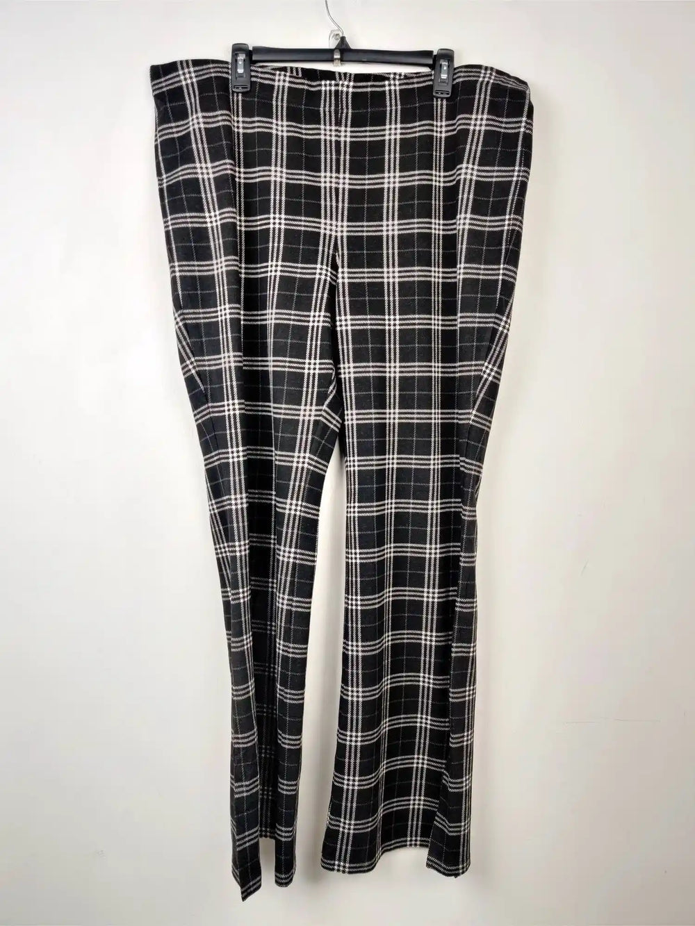 Buy online pre-used pre-loved 100% authentic & Original branded H&M (TT-365) available in Pakistan. Top international brands avilable.