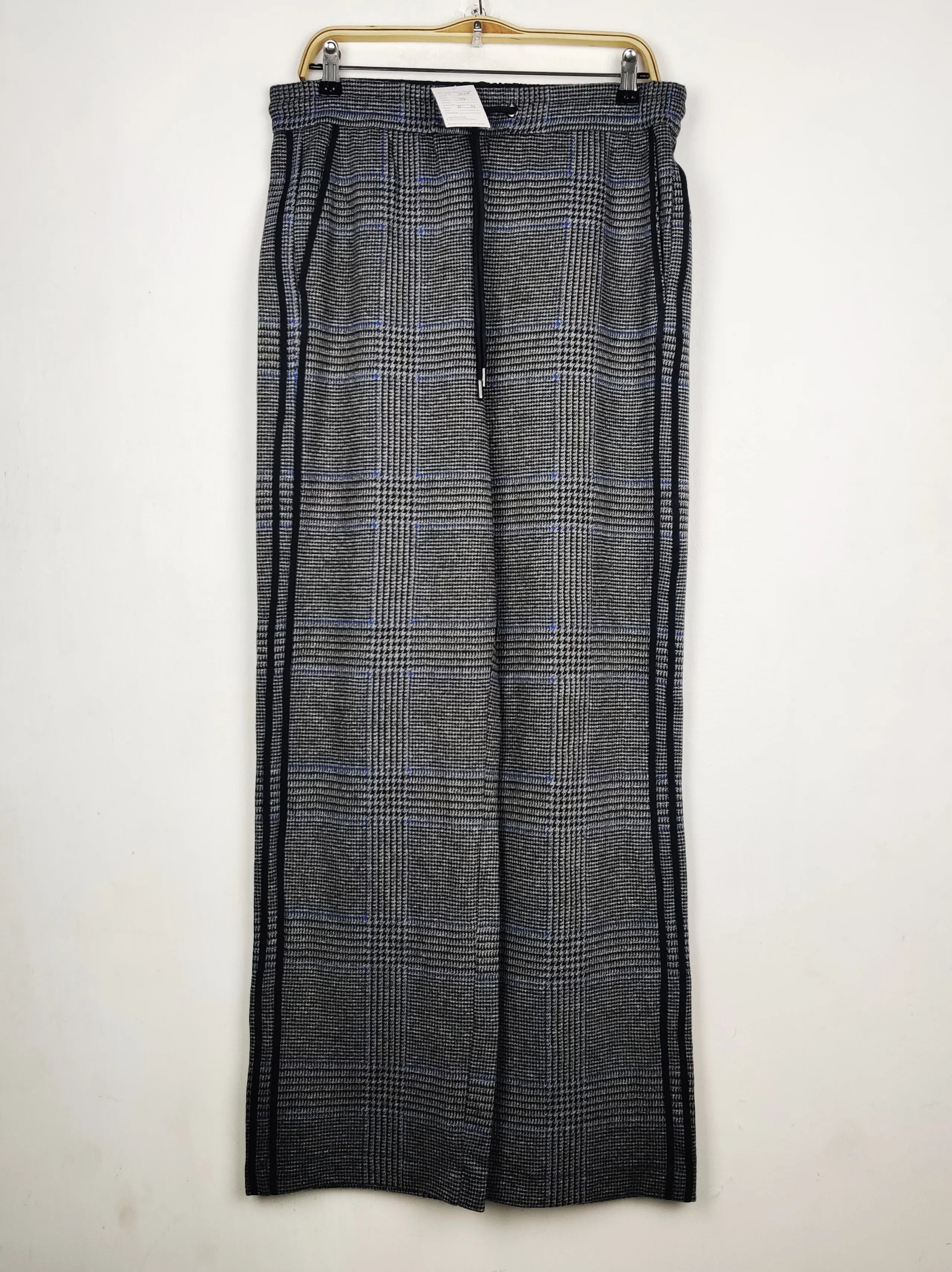 Buy online pre-used pre-loved 100% authentic & Original branded Marks & Spencer (TT-3666) available in Pakistan. Top international brands avilable.
