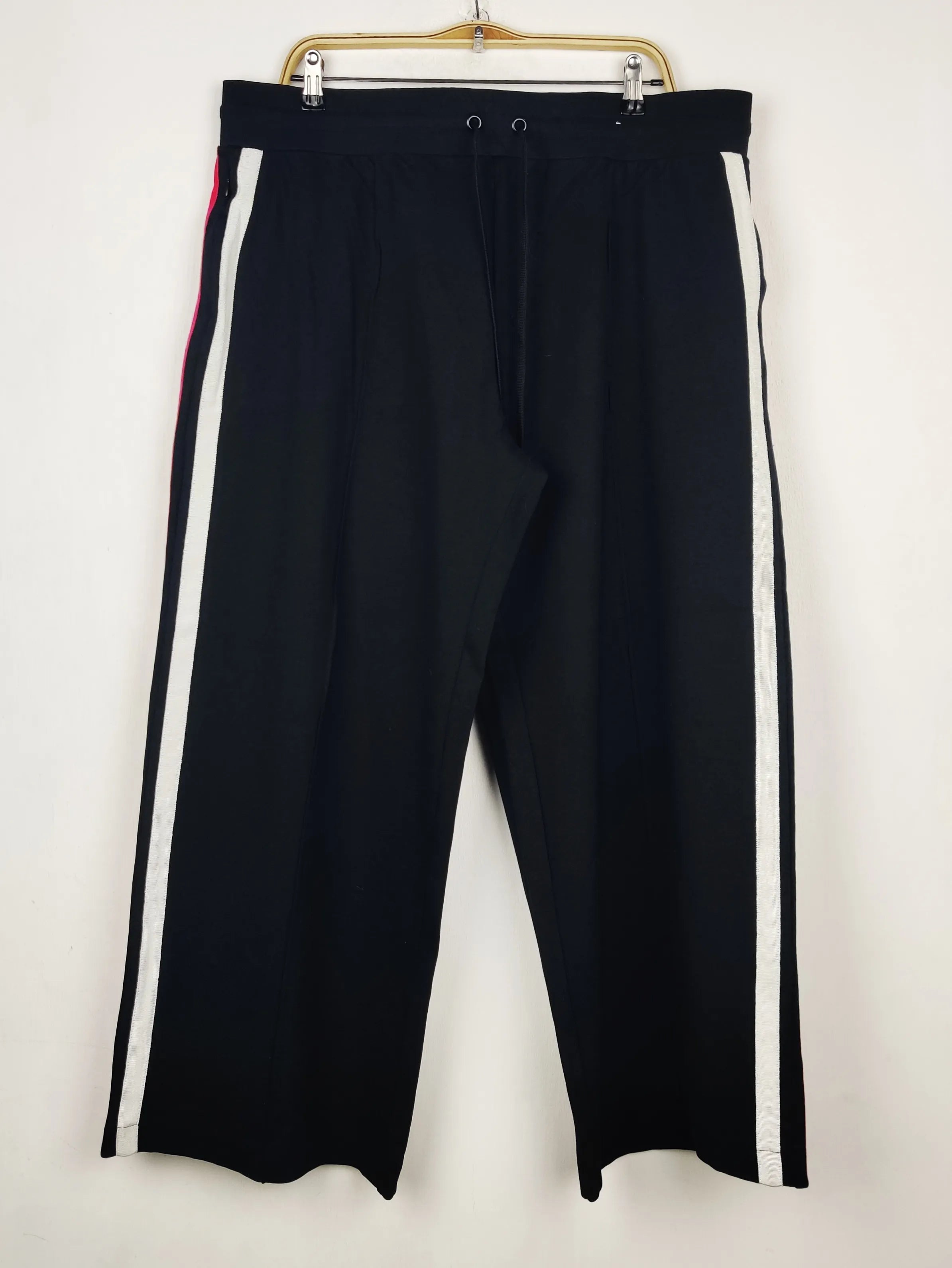 Buy online pre-used pre-loved 100% authentic & Original branded Unknown Brand (TT-3671) available in Pakistan. Top international brands avilable.