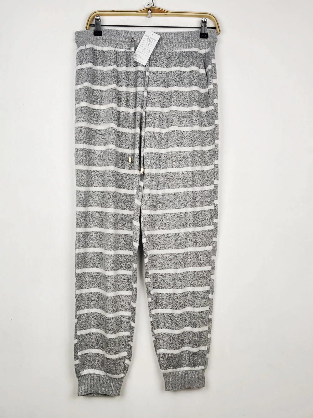 Buy online pre-used pre-loved 100% authentic & Original branded The Lounge (TT-3692) available in Pakistan. Top international brands avilable.