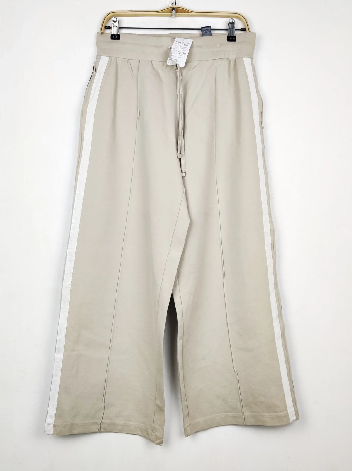 Buy online pre-used pre-loved 100% authentic & Original branded Marks & Spencer (TT-3695) available in Pakistan. Top international brands avilable.