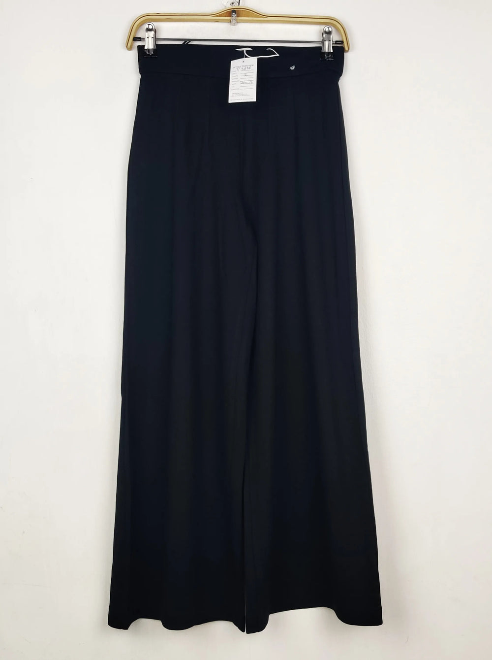 Buy online pre-used pre-loved 100% authentic & Original branded Marks & Spencer (TT-3698) available in Pakistan. Top international brands avilable.