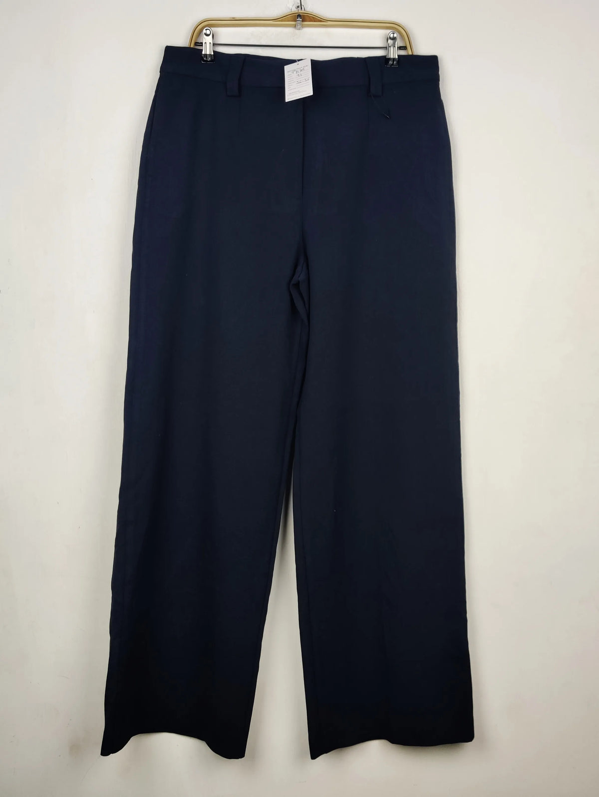 Buy online pre-used pre-loved 100% authentic & Original branded Marks & Spencer (TT-3718) available in Pakistan. Top international brands avilable.