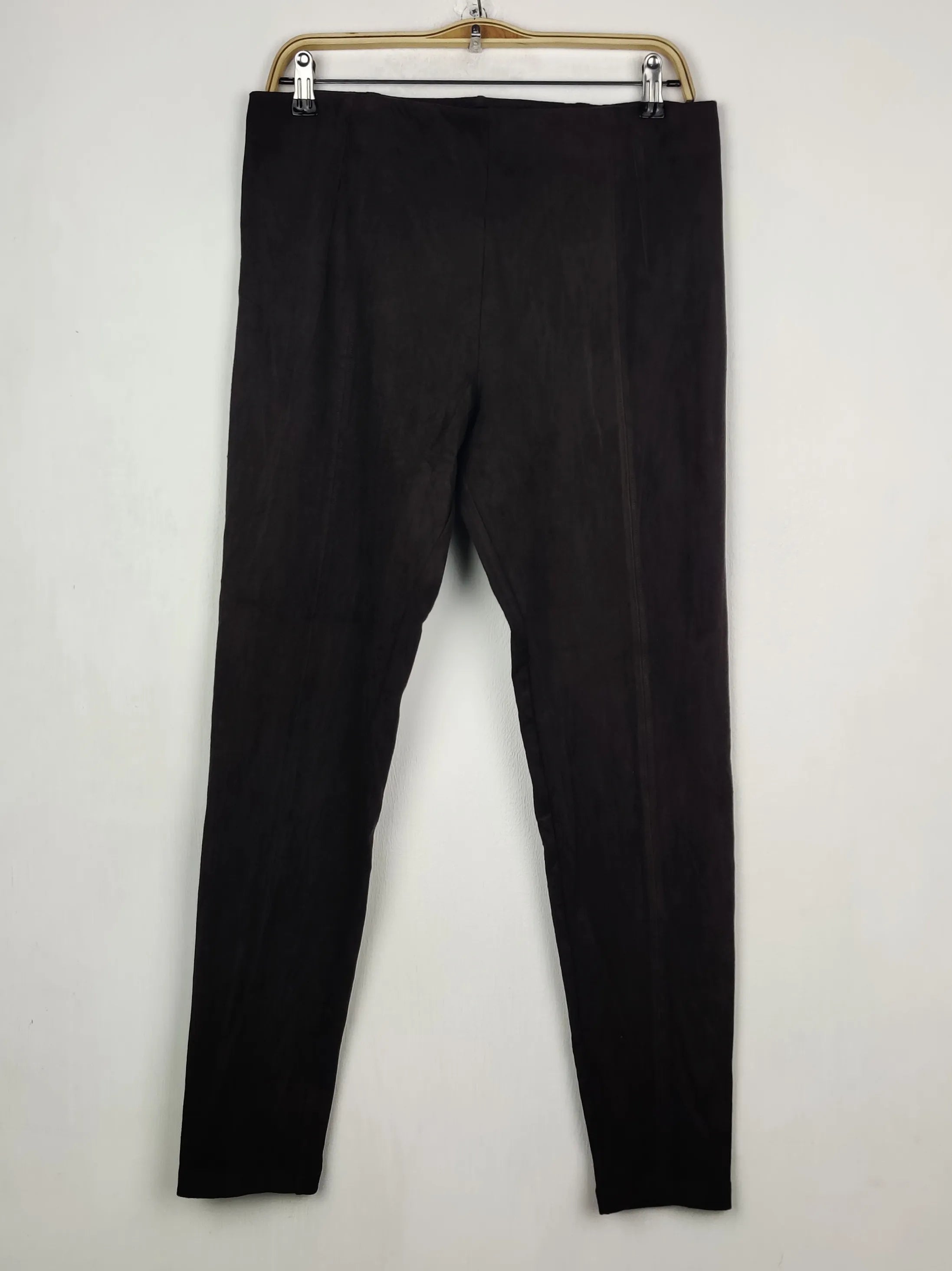 Buy online pre-used pre-loved 100% authentic & Original branded Marks & Spencer (TT-3726) available in Pakistan. Top international brands avilable.